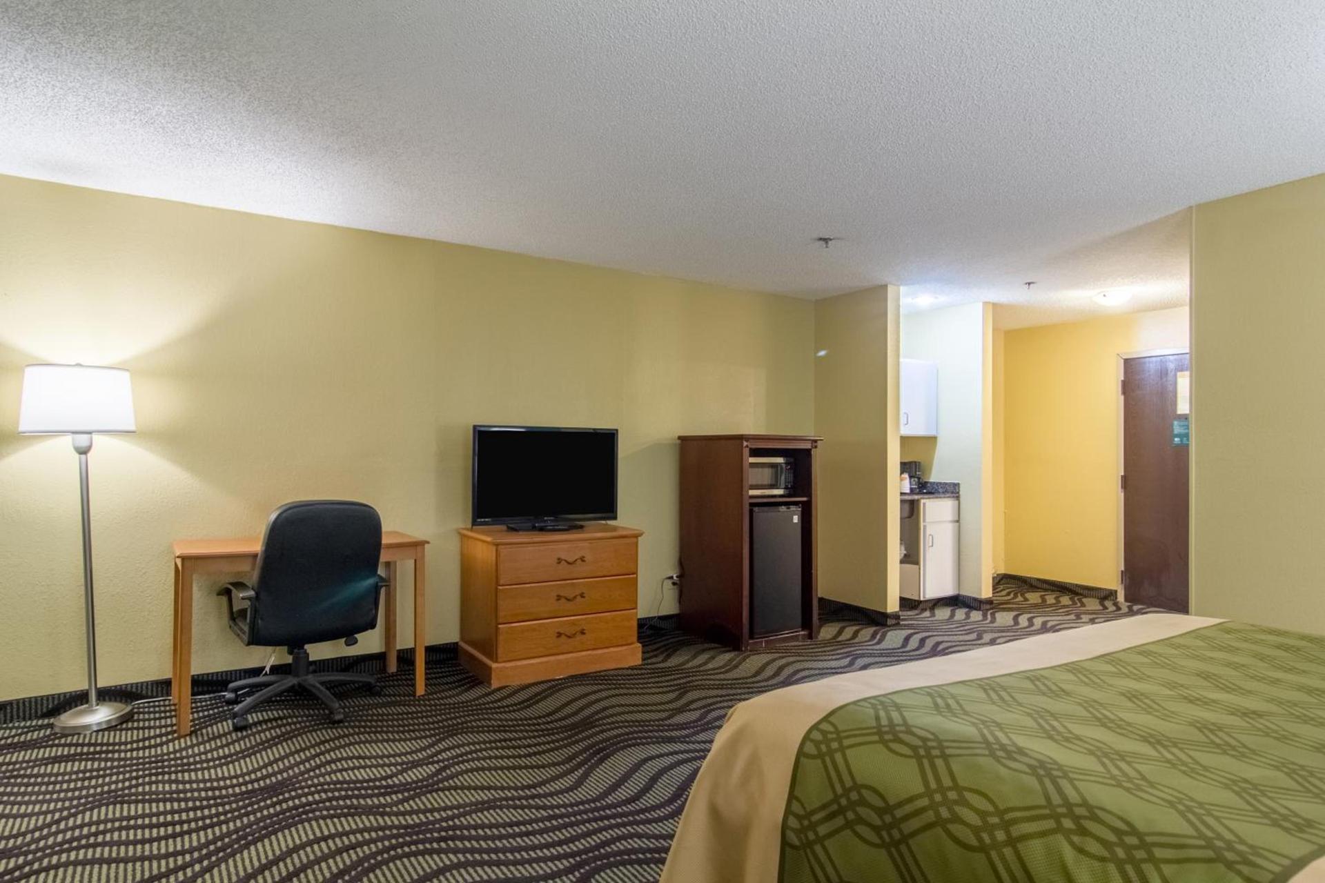 Econo Lodge Darien photo 11