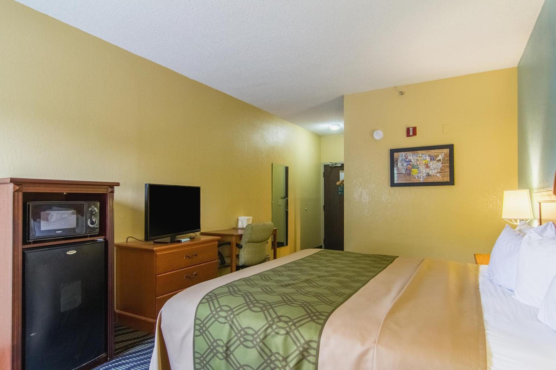 Econo Lodge Darien photo 8