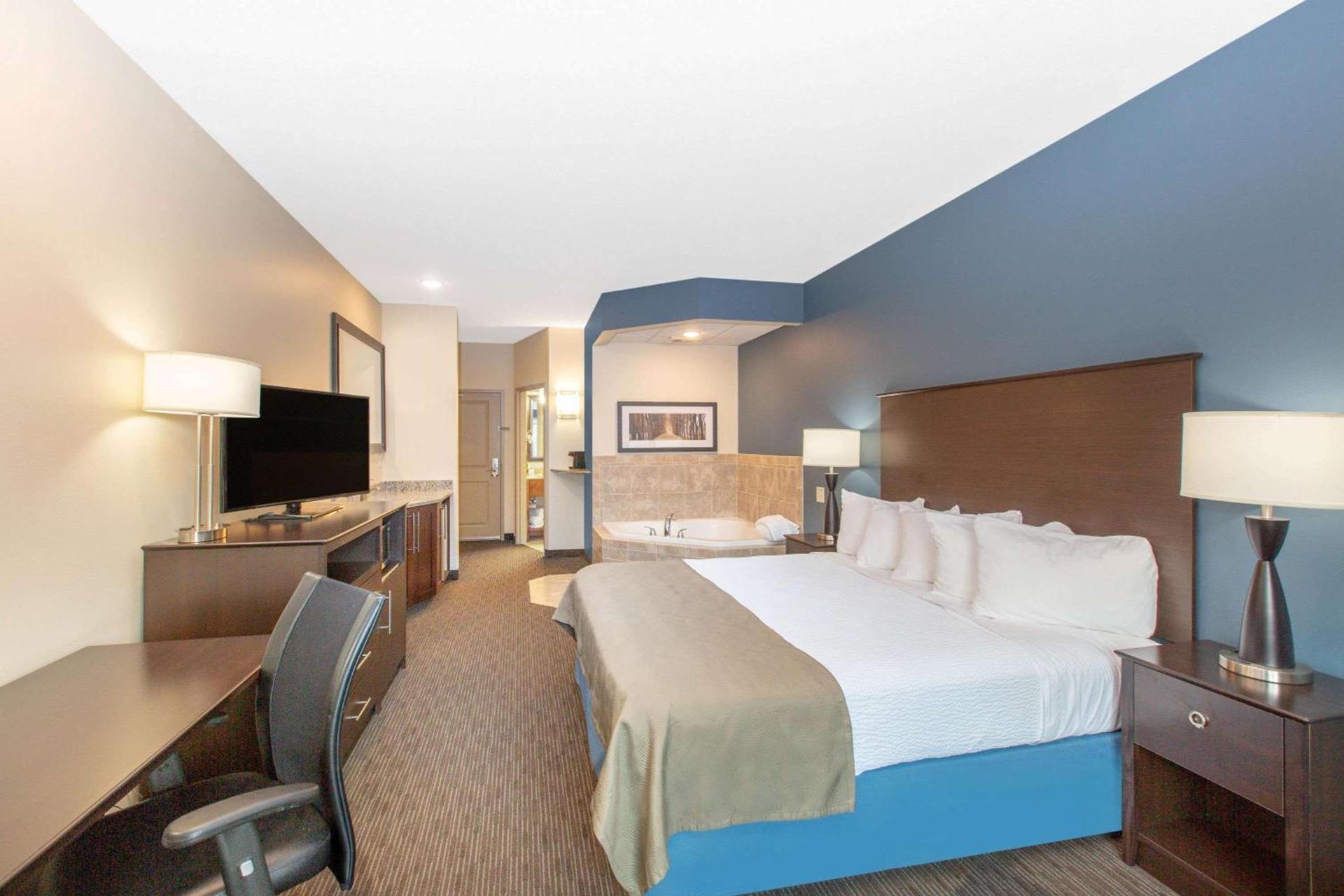 AmericInn by Wyndham Humboldt photo 20