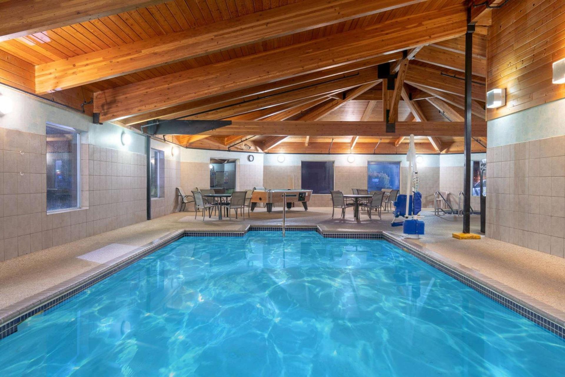 Days Inn by Wyndham Faribault photo 24