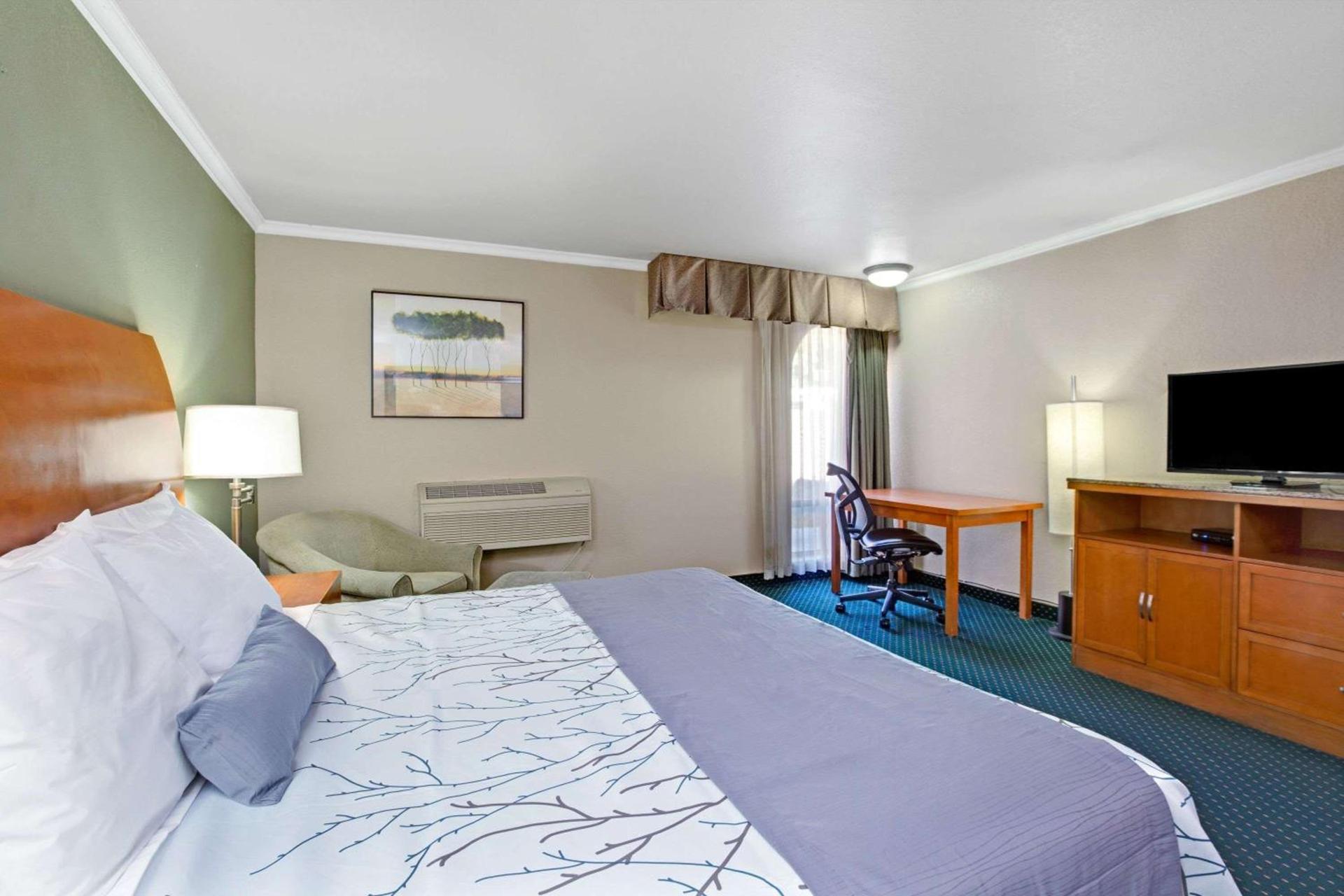 Days Inn by Wyndham San Jose Convention Center photo 10