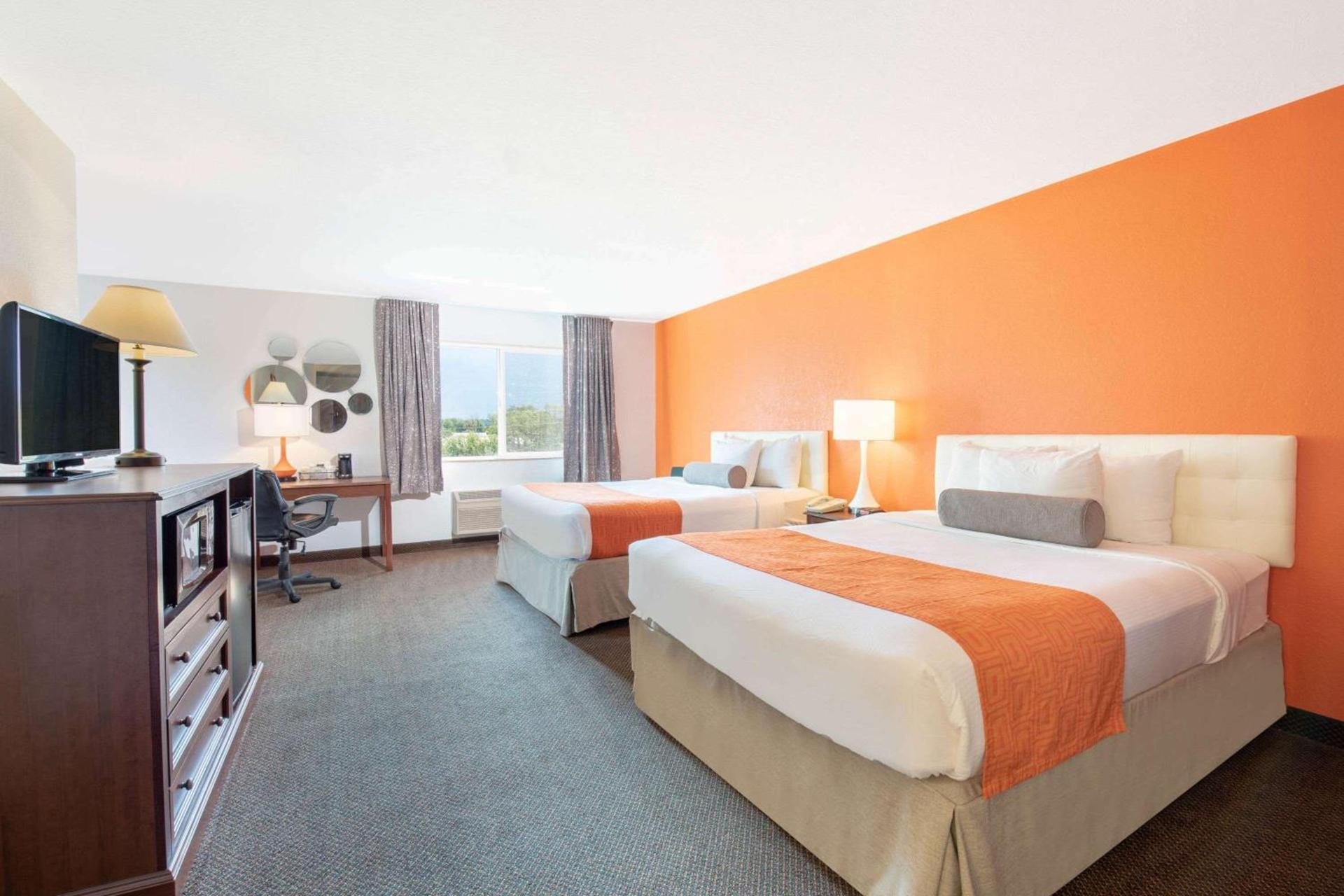 Howard Johnson by Wyndham Oacoma Hotel & Suites photo 14