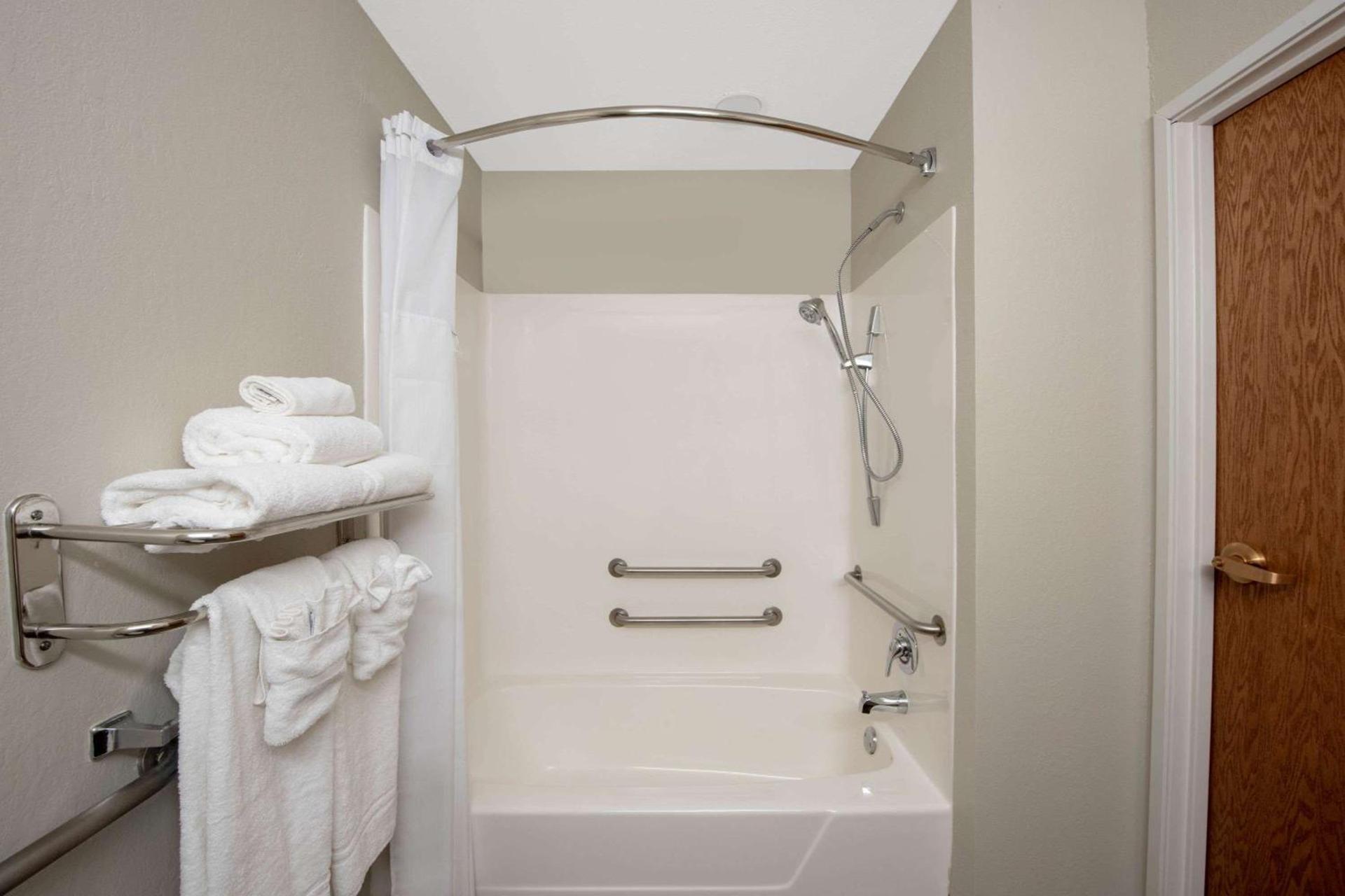 Microtel Inn & Suites by Wyndham Springfield photo 43