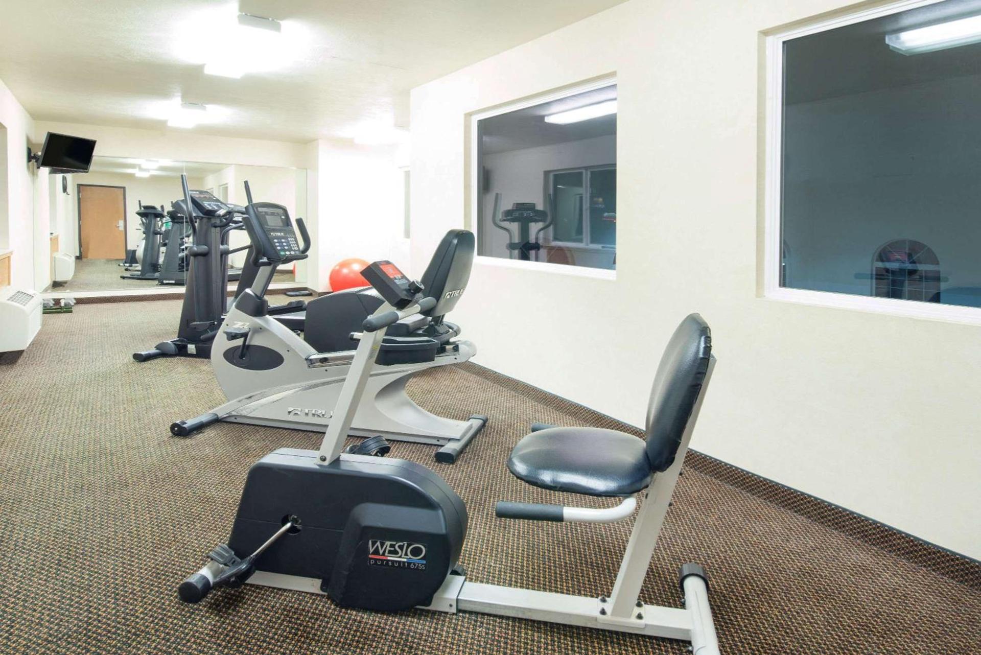 Howard Johnson by Wyndham Oacoma Hotel & Suites photo 5