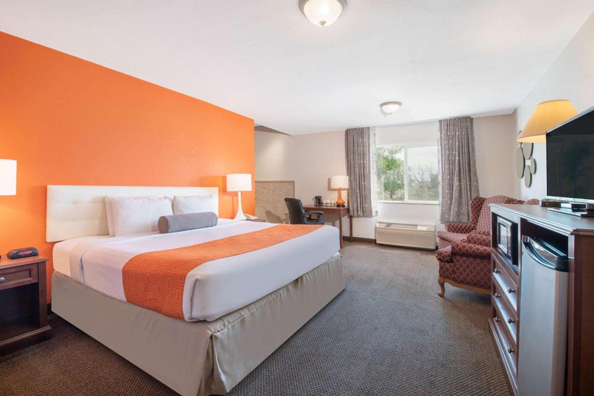 Howard Johnson by Wyndham Oacoma Hotel & Suites photo 11