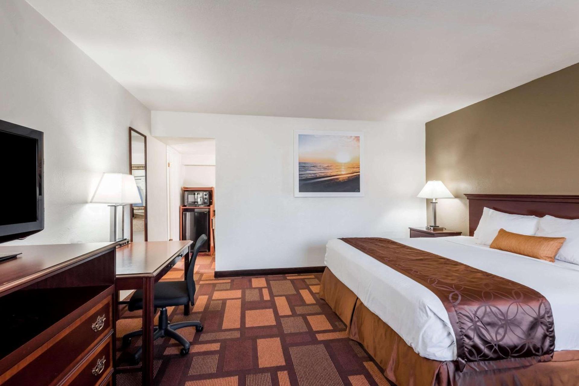 Days Inn & Suites by Wyndham Lodi photo 48