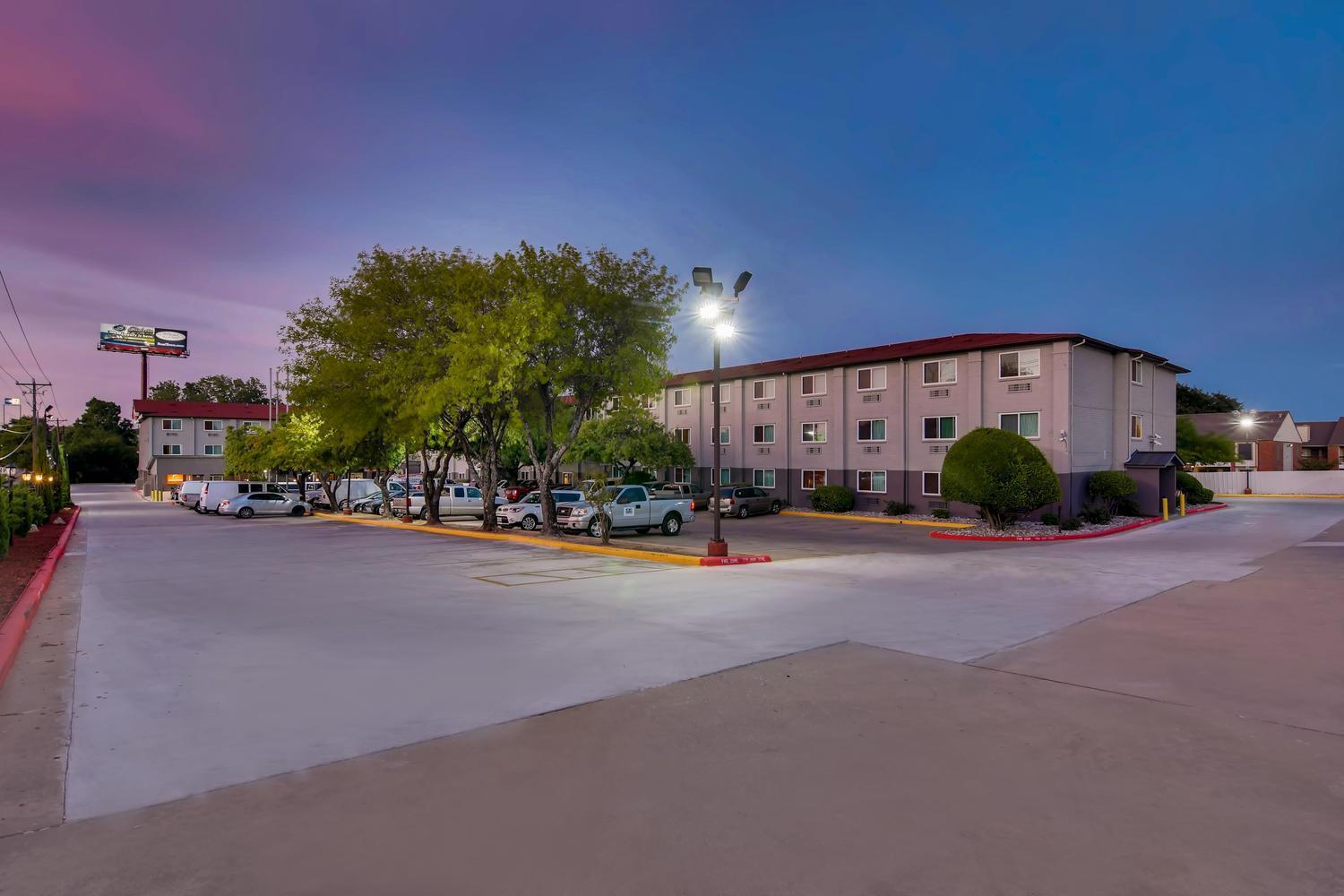 Orangewood Inn and Suites Midtown photo 32