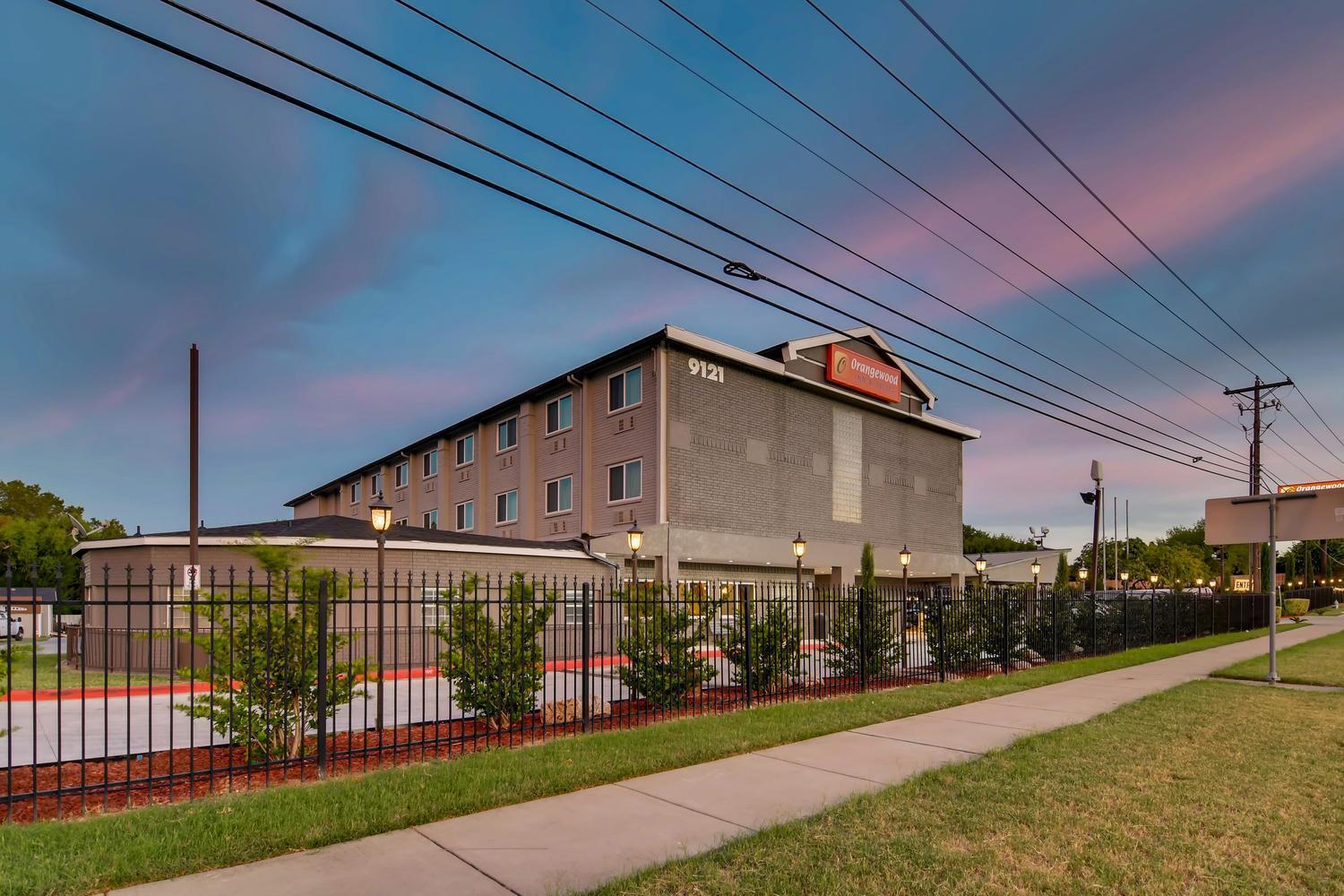 Orangewood Inn and Suites Midtown photo 1