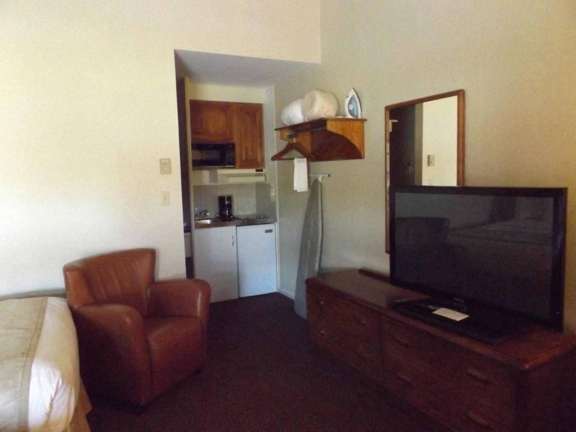 Windjammer Lodge photo 2