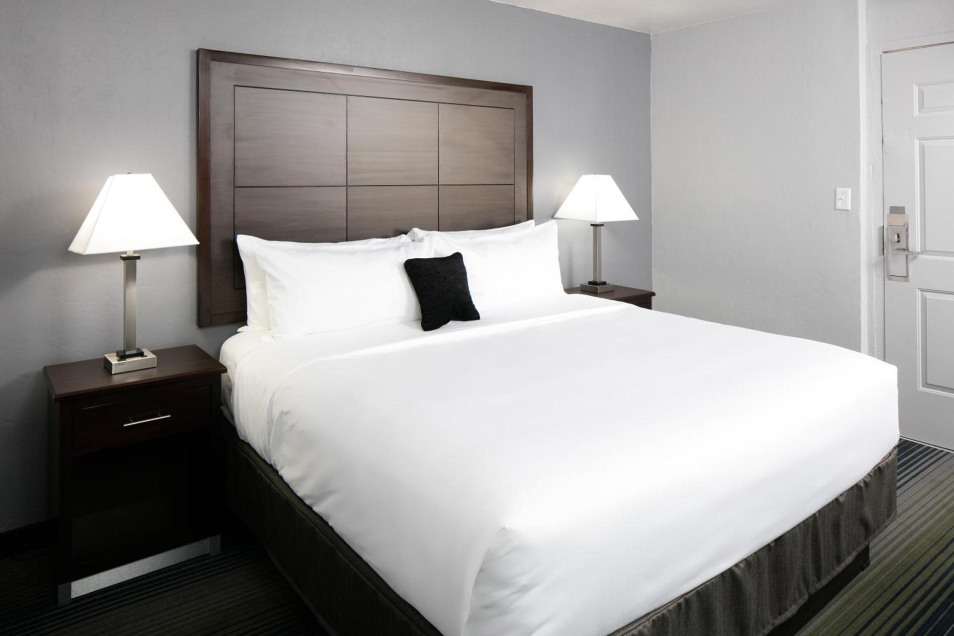 Red Lion Inn & Suites Tucson Downtown photo 12