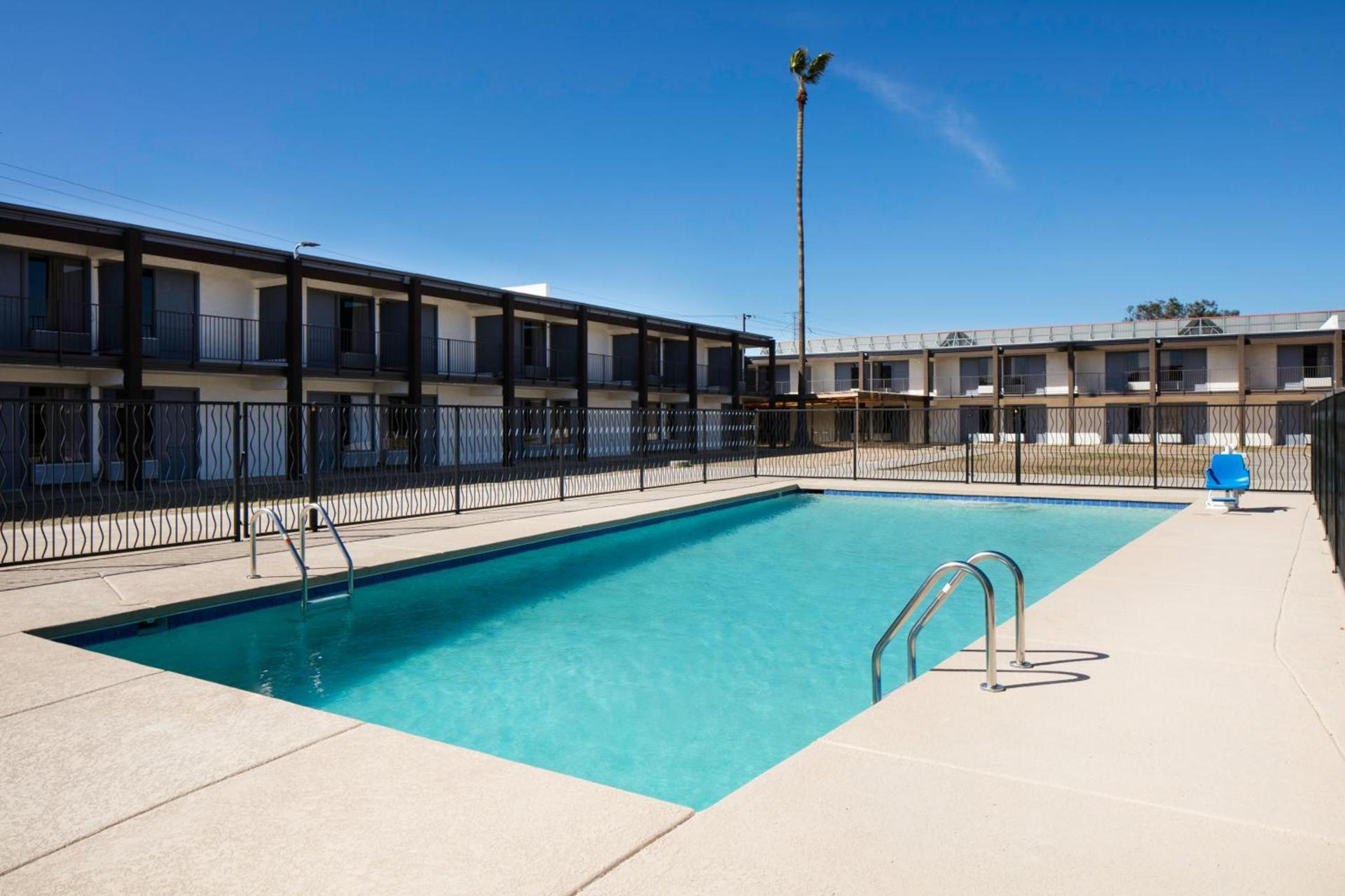 Red Lion Inn & Suites Tucson Downtown photo 2