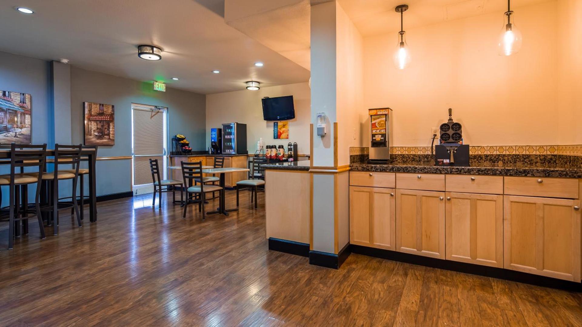 Best Western Woodburn Inn photo 6