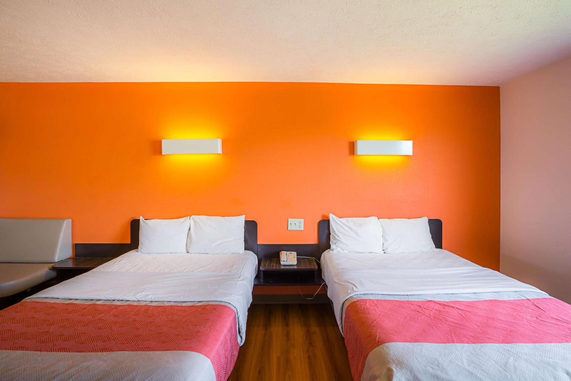 Motel 6 Omaha - IAT West photo 11