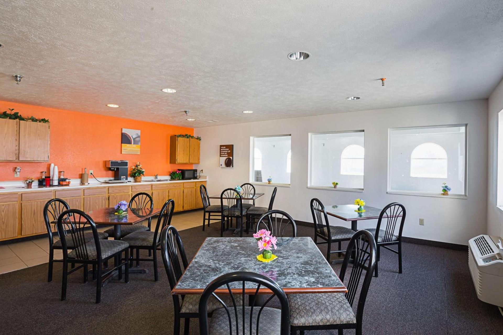 Motel 6 Omaha - IAT West photo 25