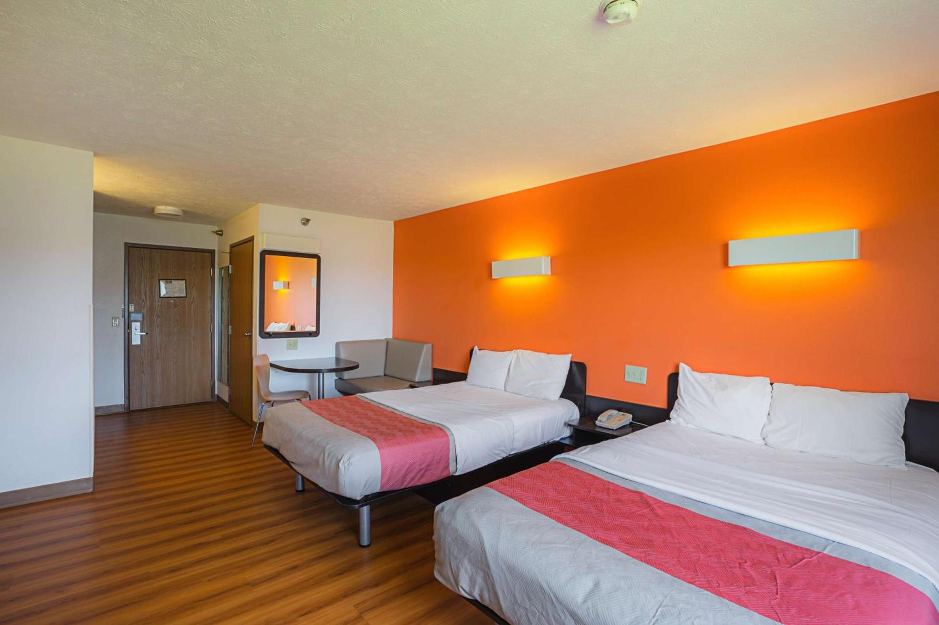 Motel 6 Omaha - IAT West photo 10