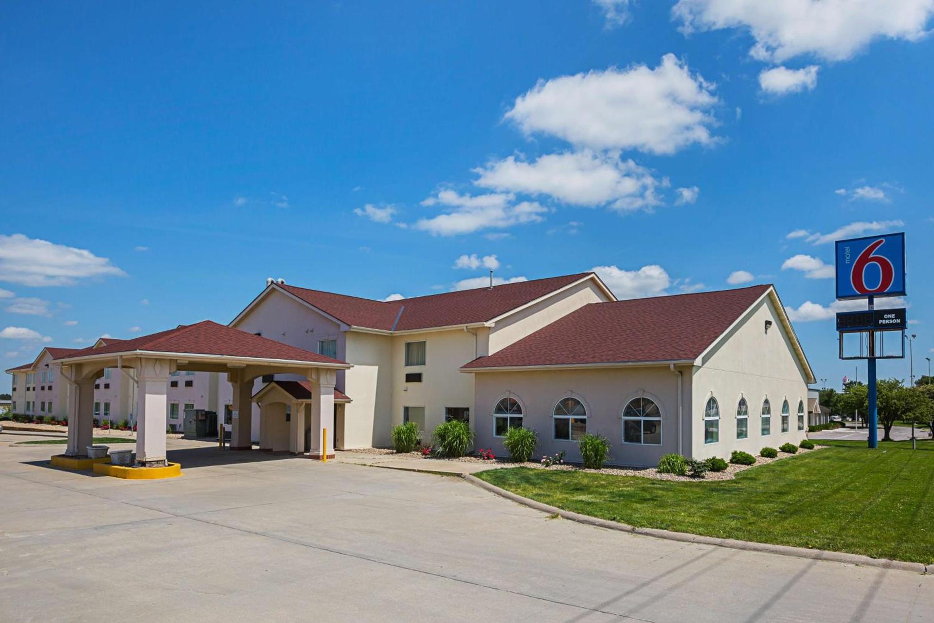 Motel 6 Omaha - IAT West photo 1