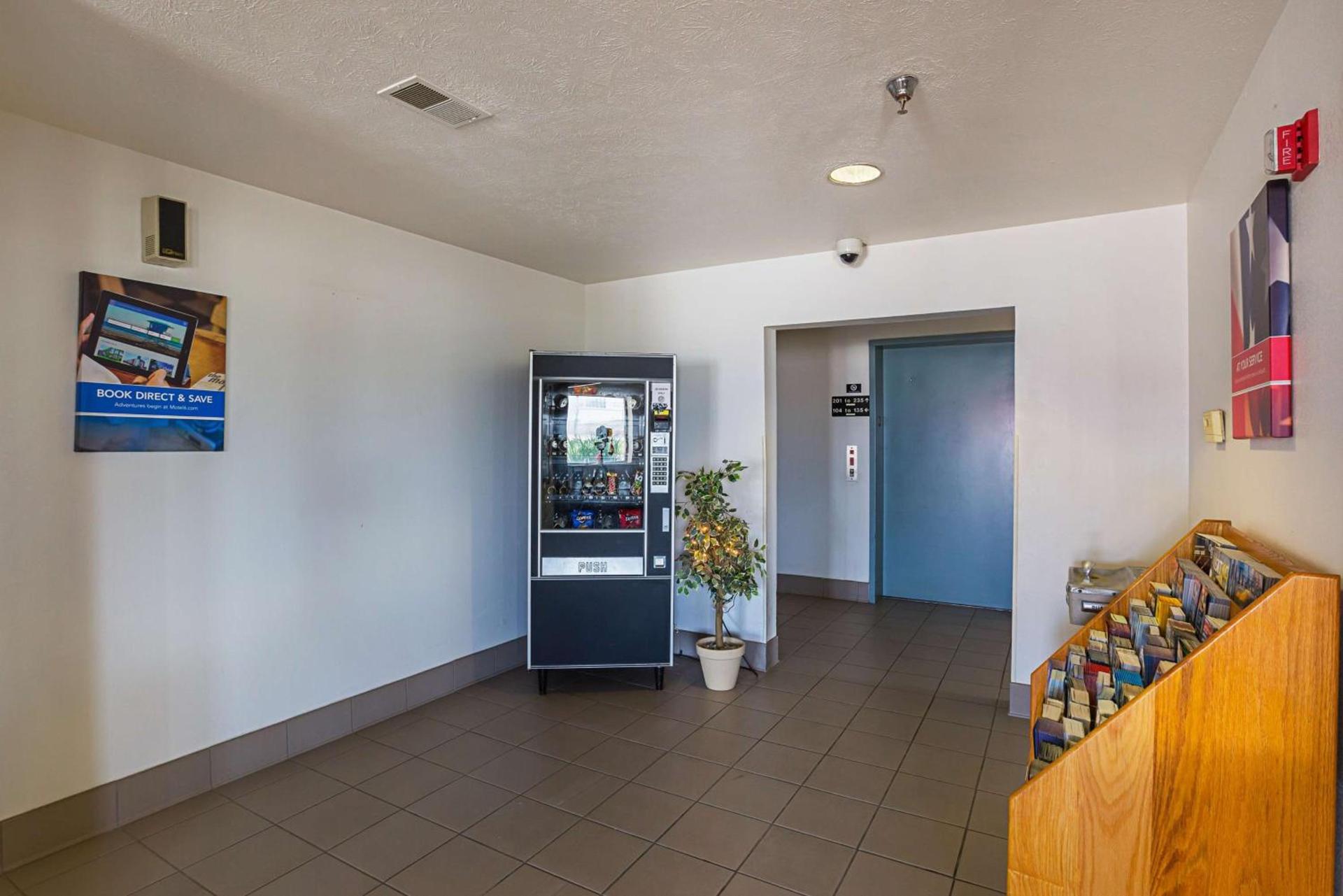 Motel 6 Omaha - IAT West photo 17