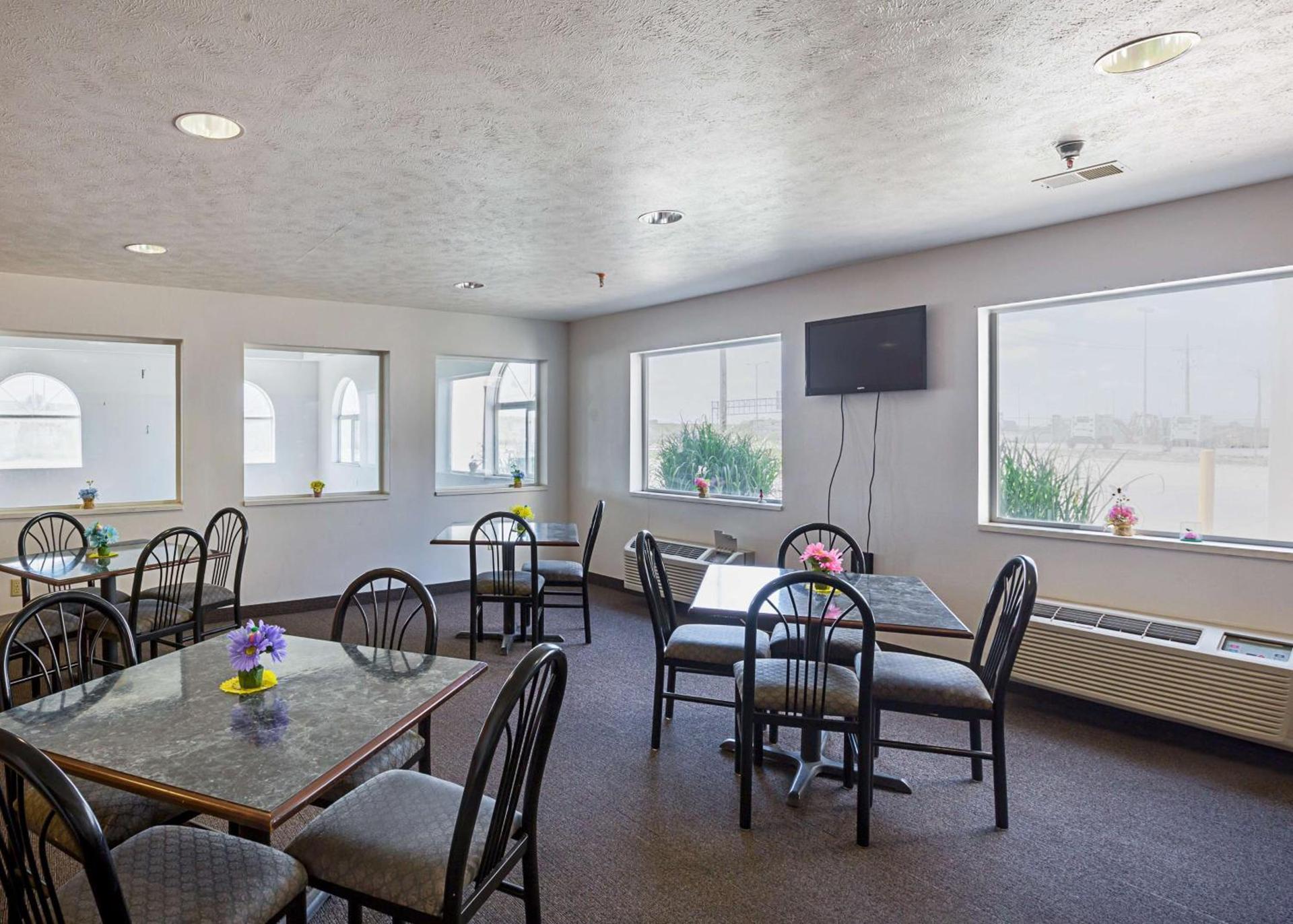 Motel 6 Omaha - IAT West photo 26