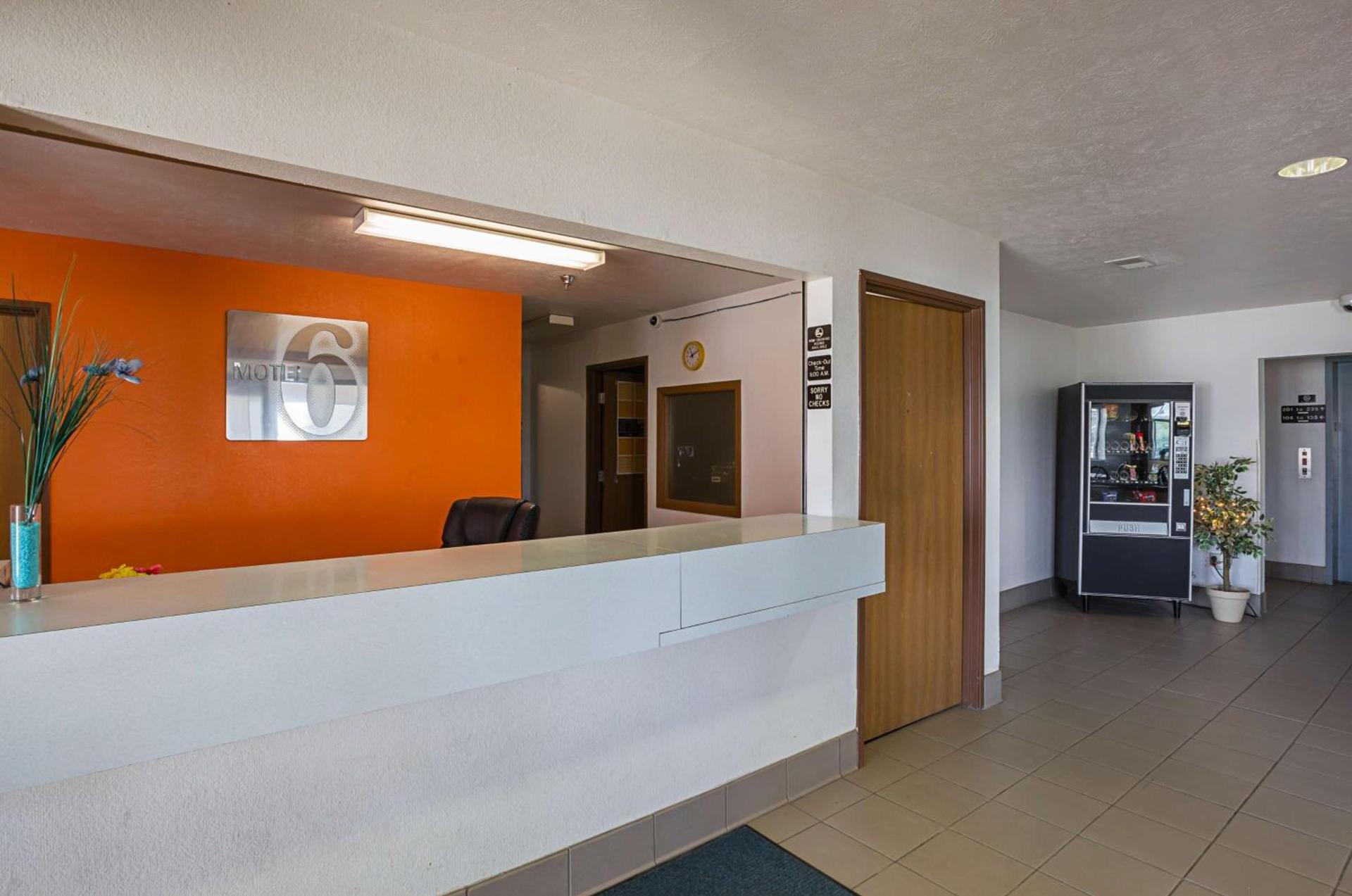 Motel 6 Omaha - IAT West photo 19