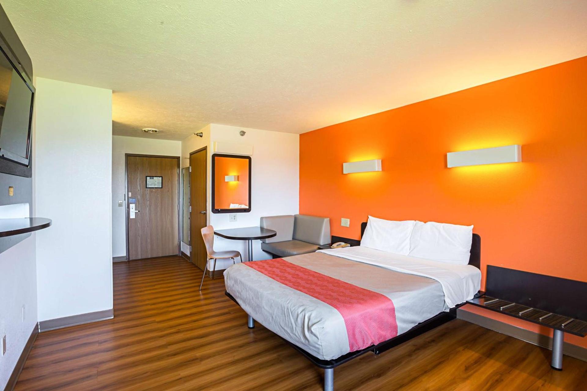 Motel 6 Omaha - IAT West photo 6