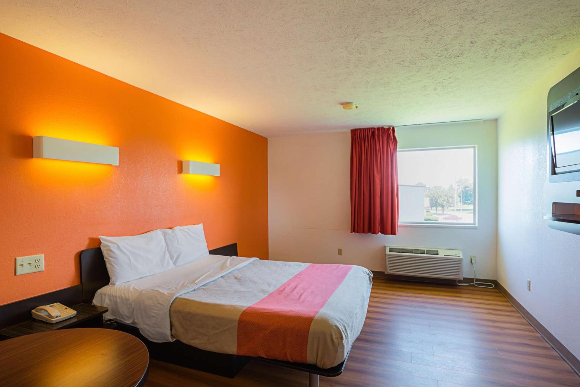 Motel 6 Omaha - IAT West photo 8