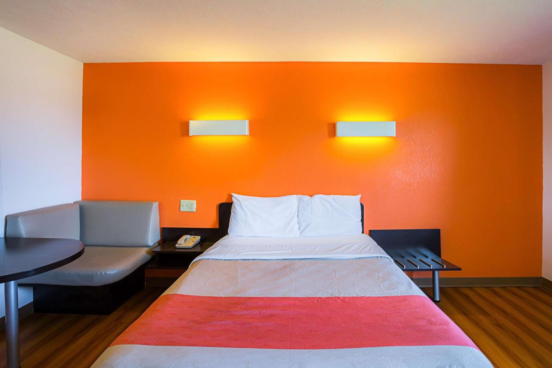 Motel 6 Omaha - IAT West photo 7