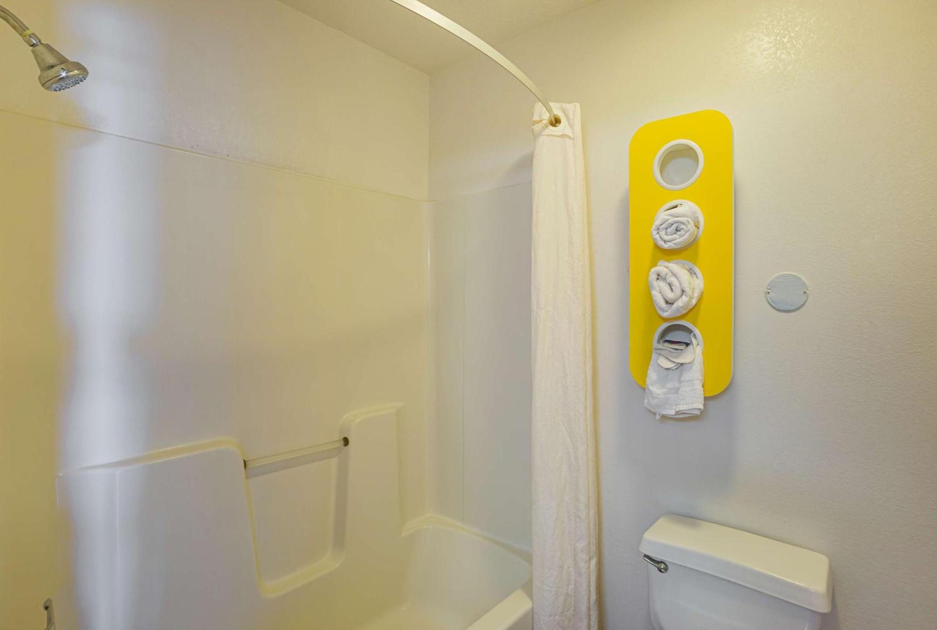 Motel 6 Omaha - IAT West photo 15