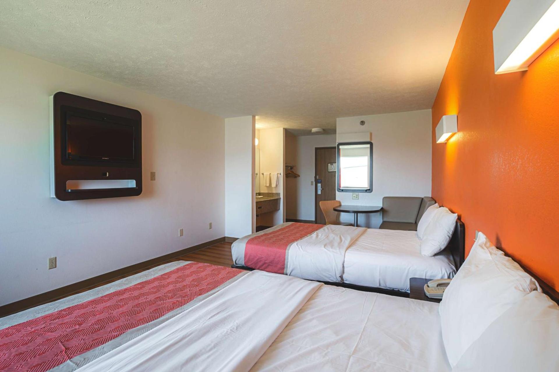 Motel 6 Omaha - IAT West photo 9