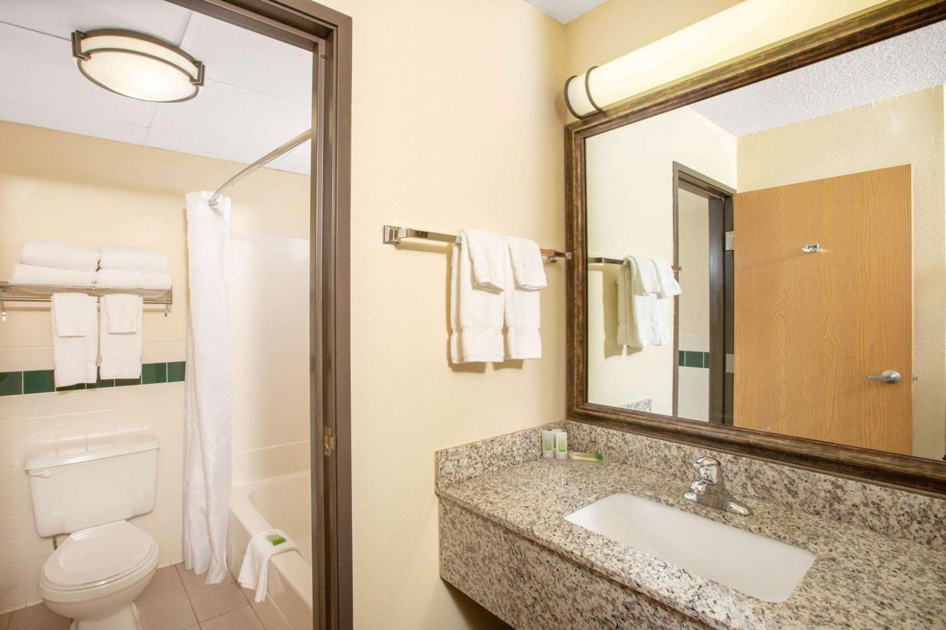 AmericInn by Wyndham Kearney photo 37