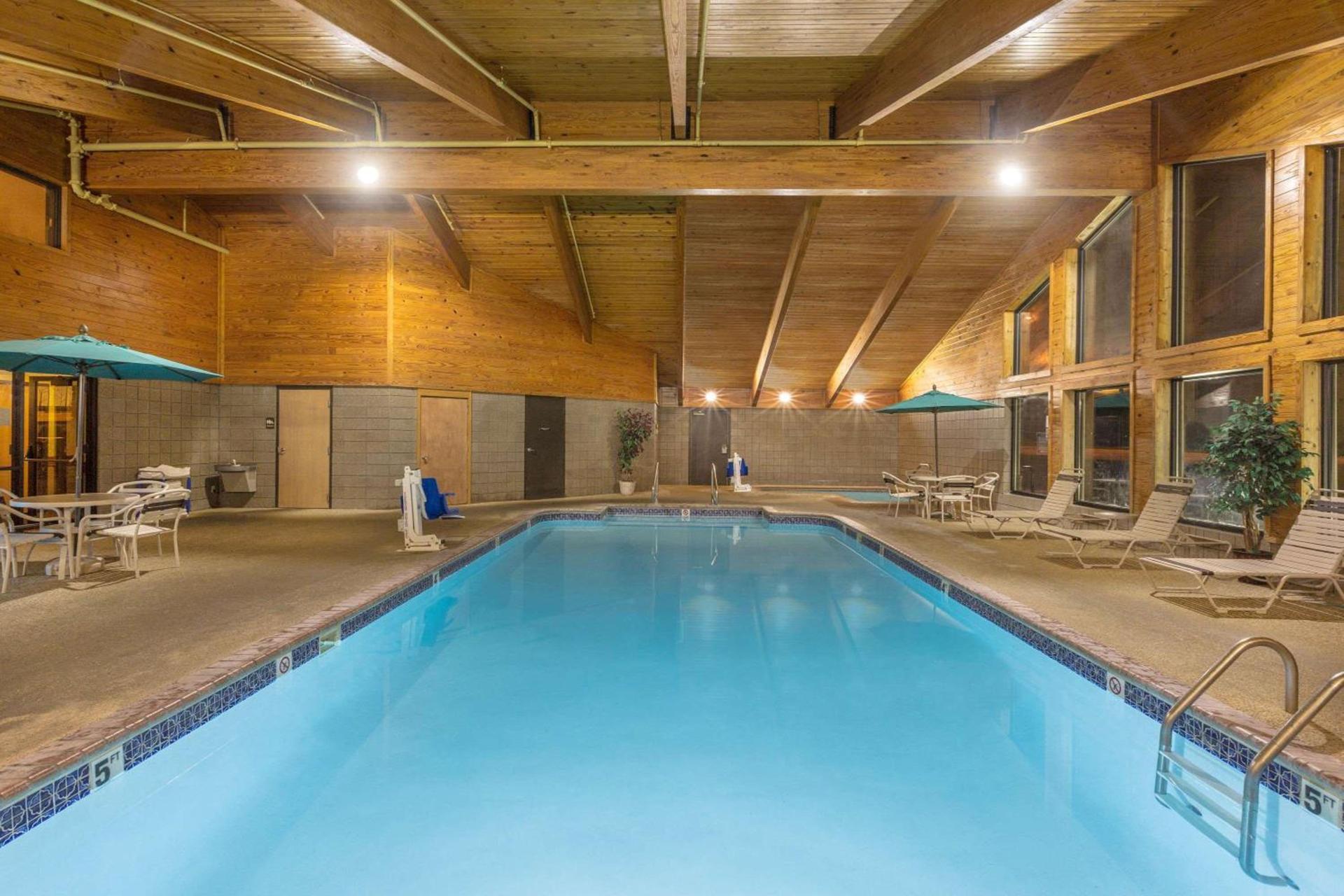 AmericInn by Wyndham Kearney photo 36