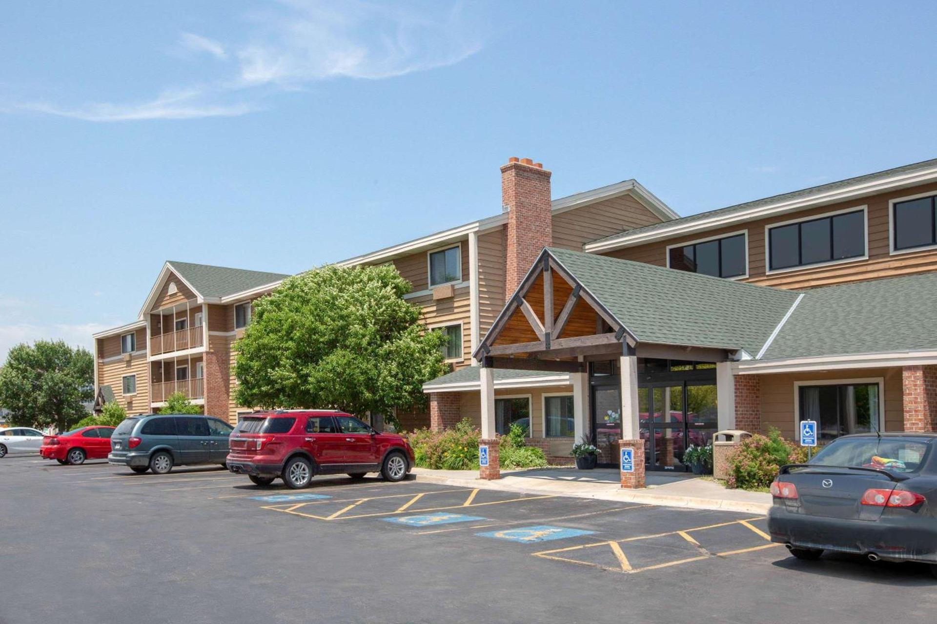 AmericInn by Wyndham Kearney photo 34