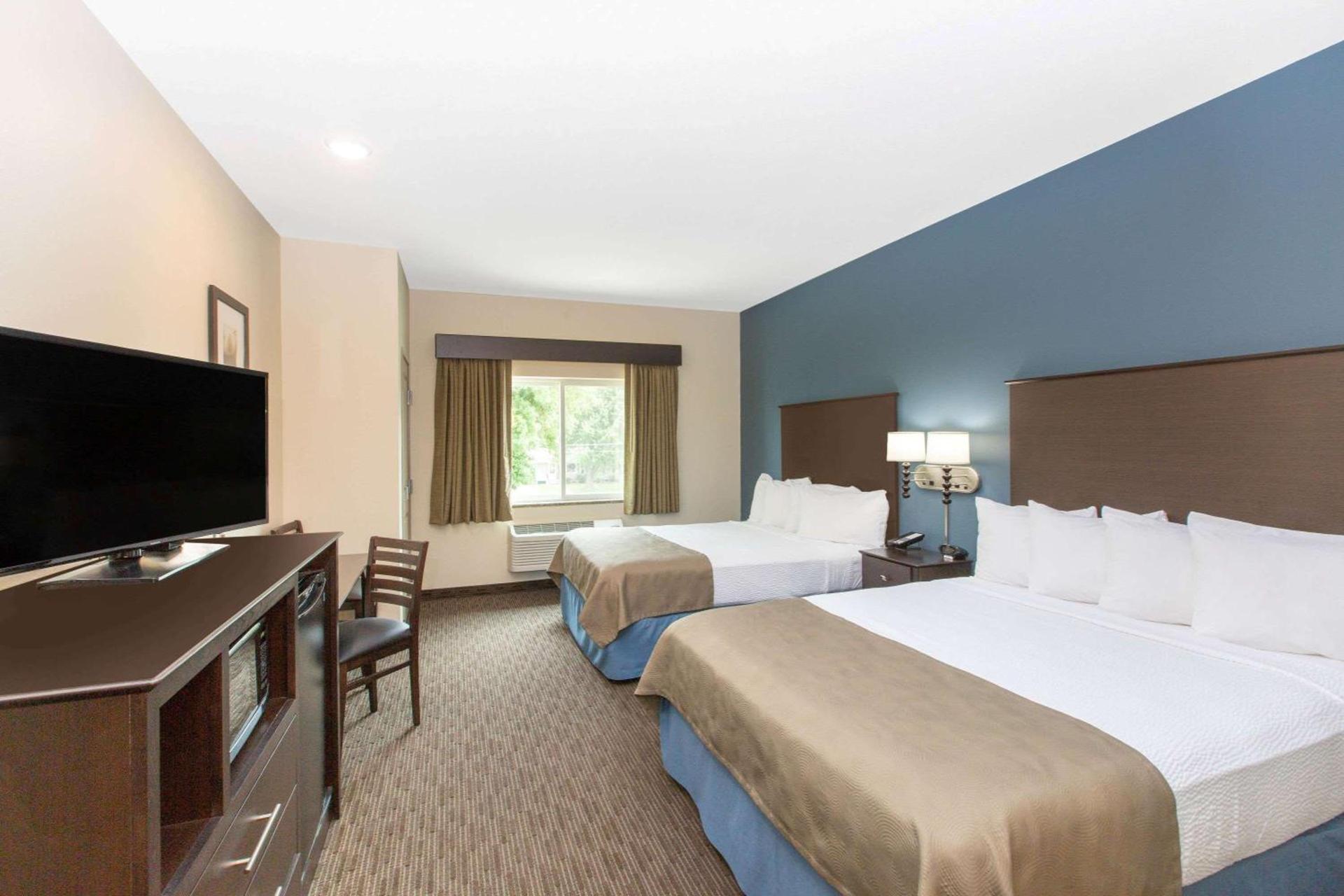 AmericInn by Wyndham Humboldt photo 13