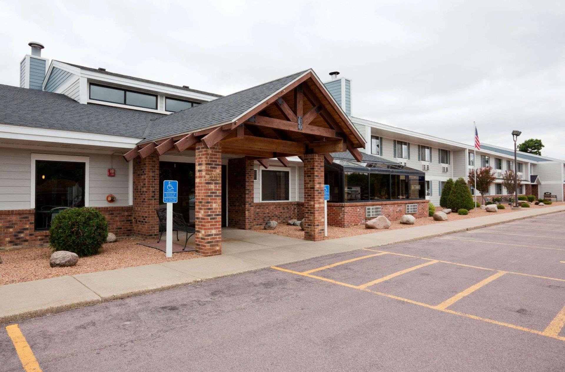 AmericInn by Wyndham St. Peter photo 1
