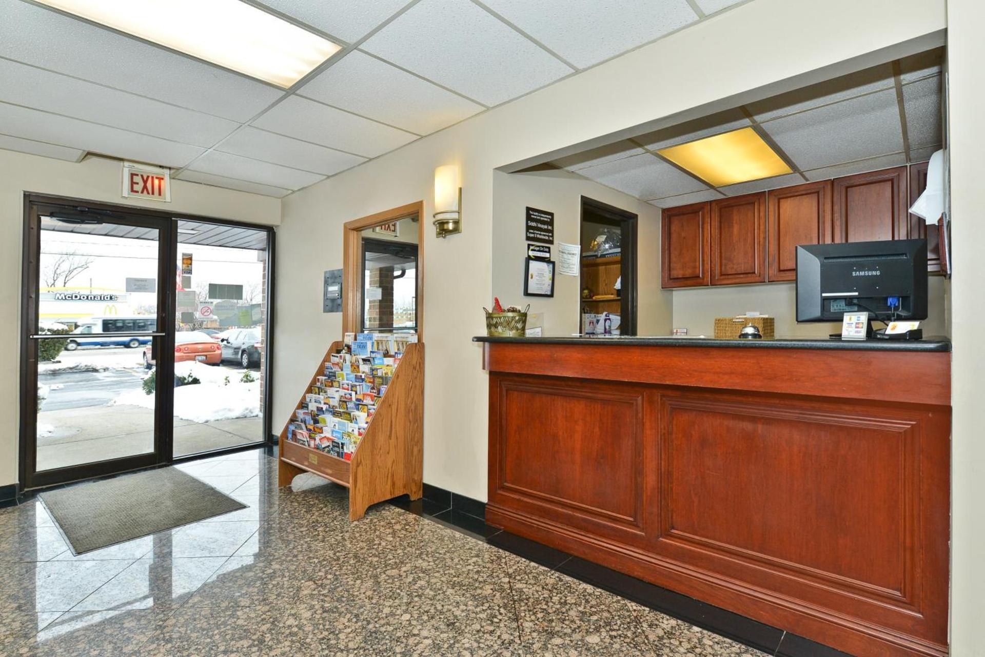 Super 8 by Wyndham Bridgeview/Chicago Area photo 9