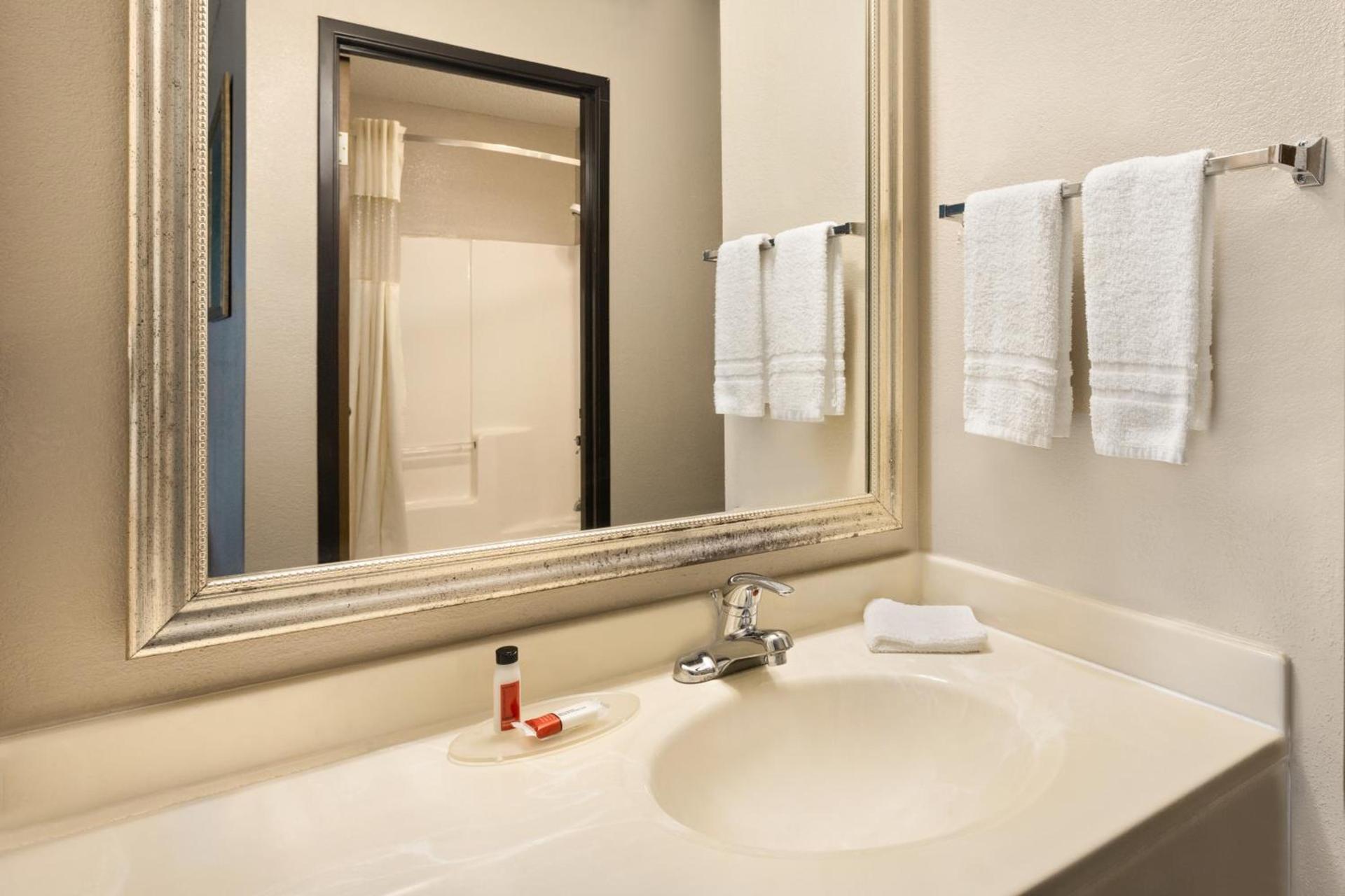 Baymont by Wyndham Warrenton photo 39