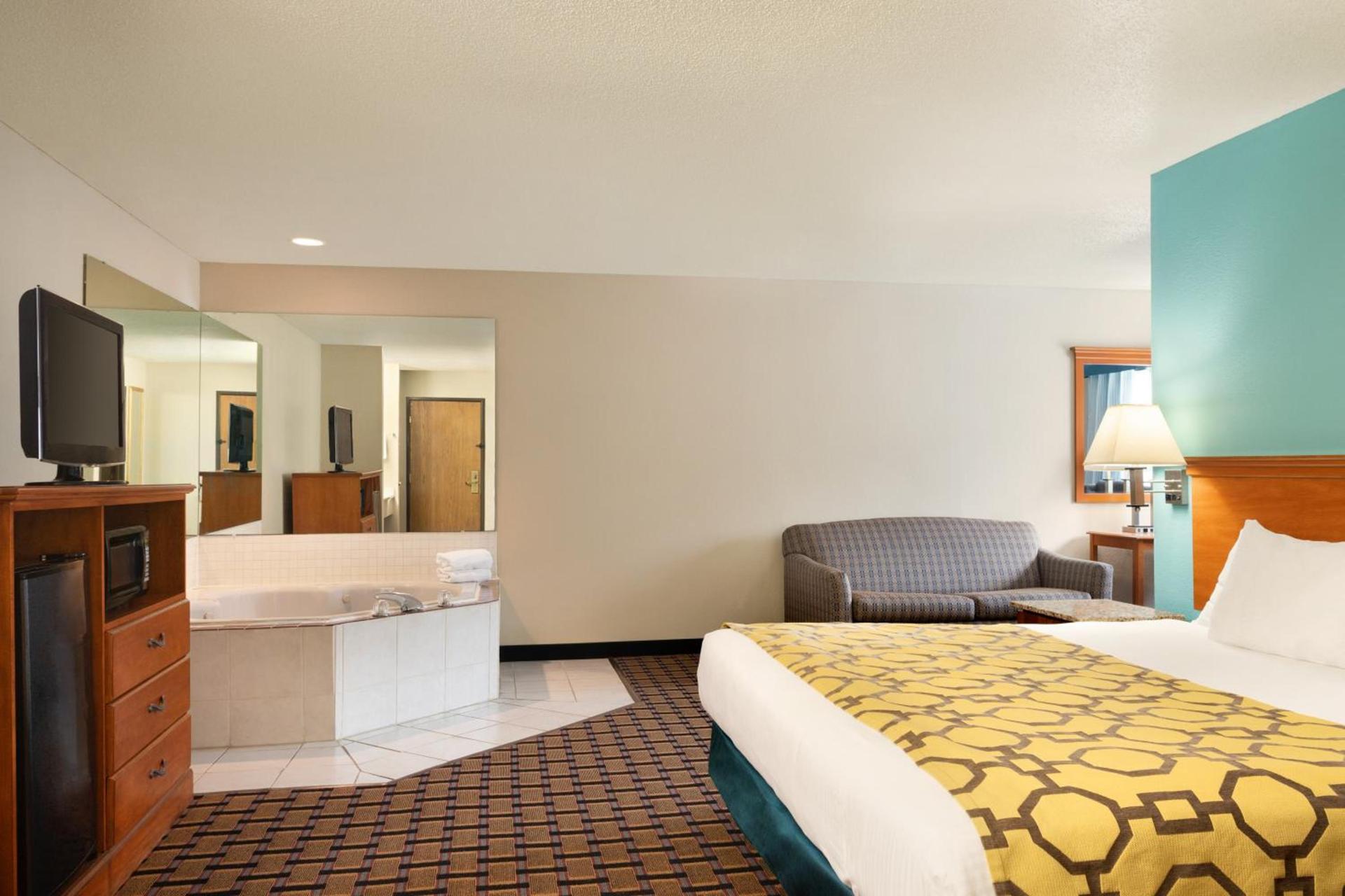 Baymont by Wyndham Warrenton photo 28