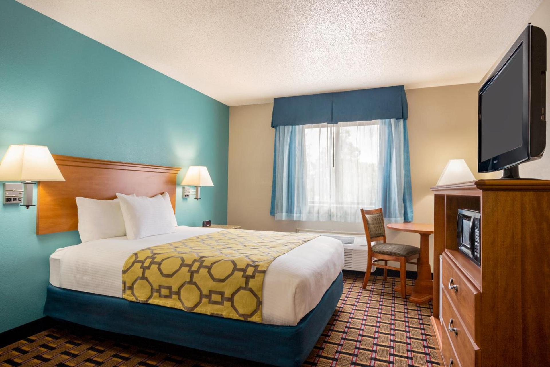 Baymont by Wyndham Warrenton photo 36