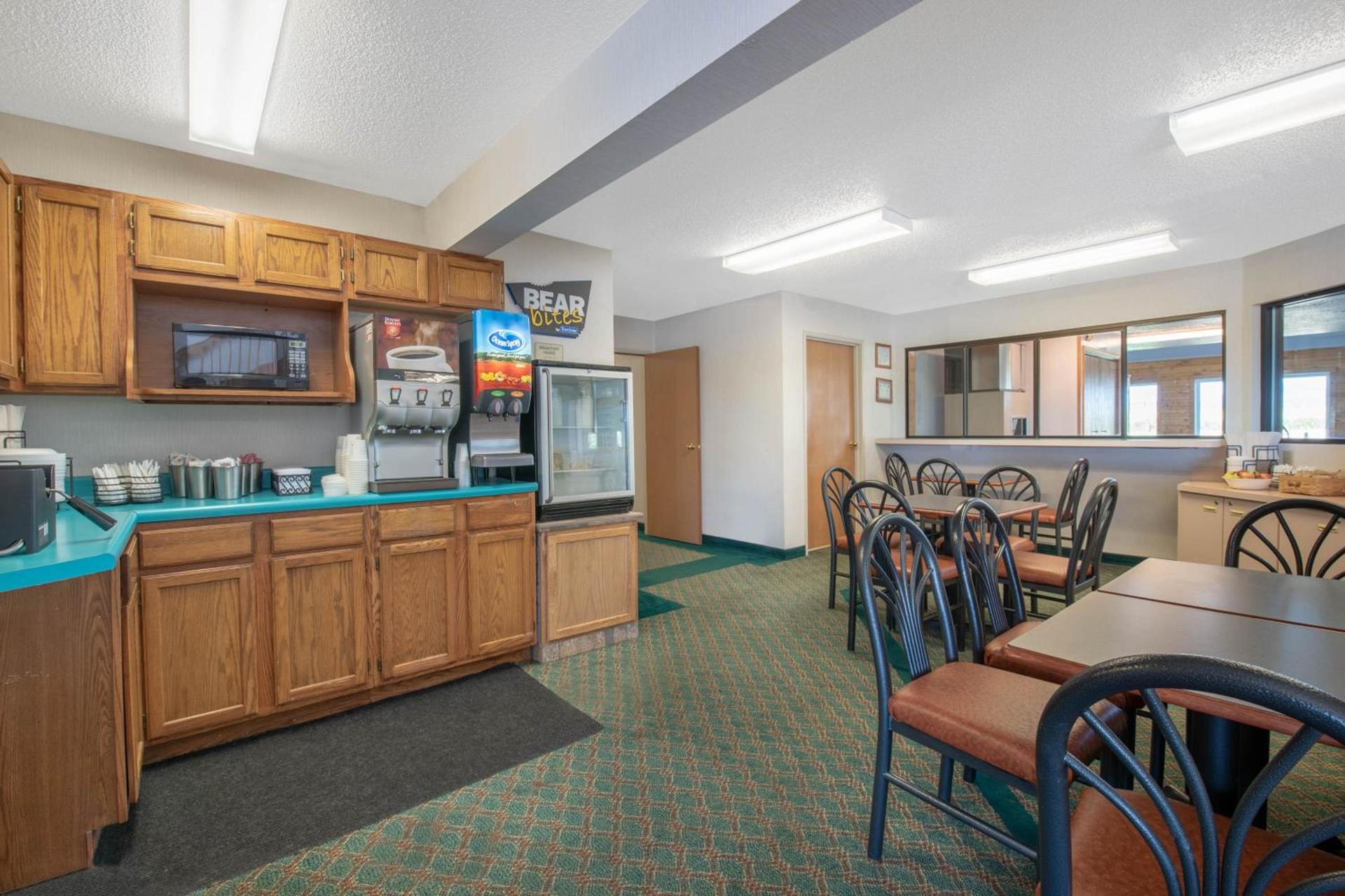 Travelodge by Wyndham Spearfish photo 3