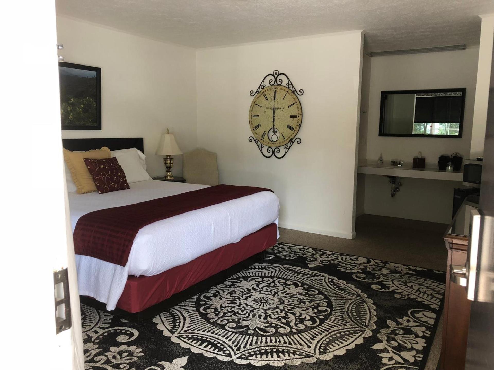 Cardinal Inn photo 73