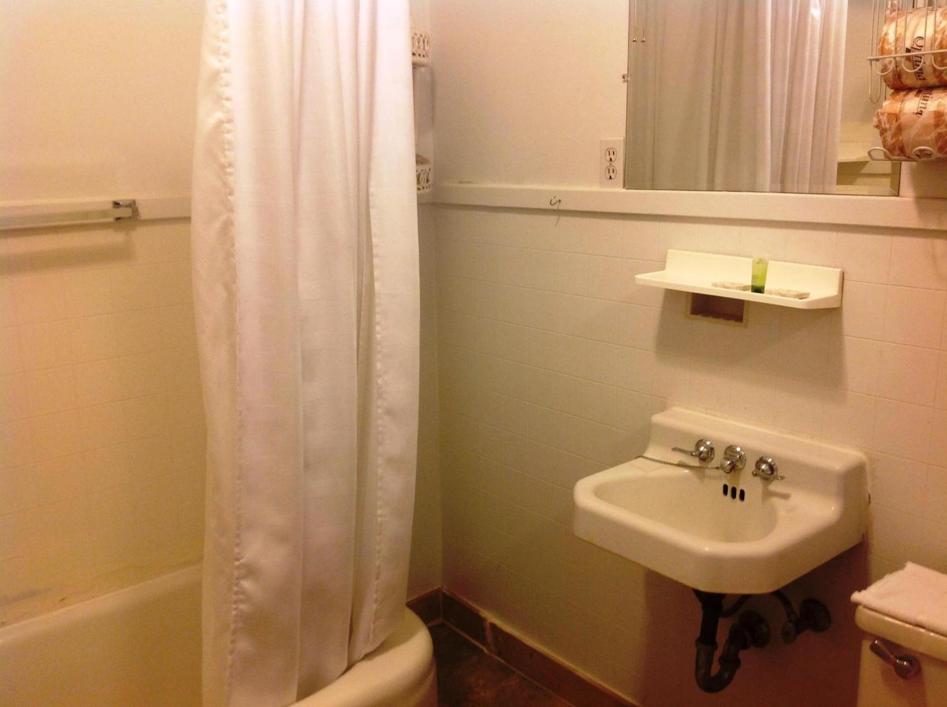 Bridgeport Inn photo 5