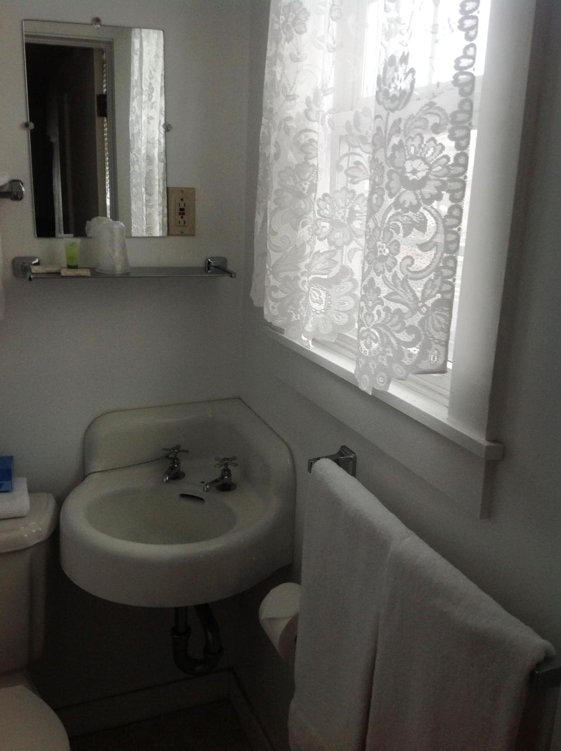 Bridgeport Inn photo 17