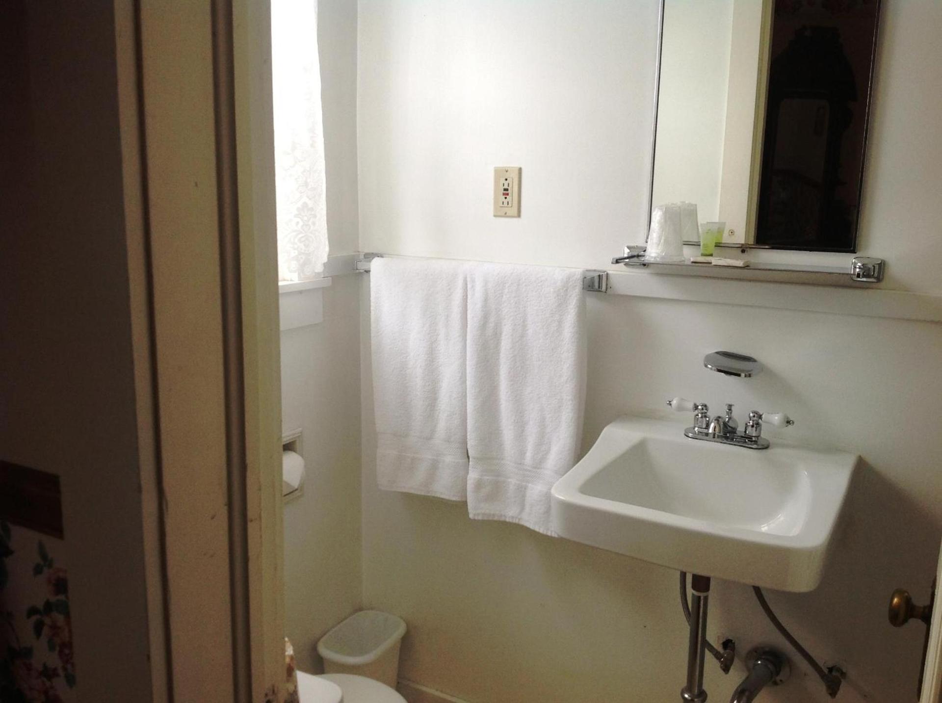 Bridgeport Inn photo 21