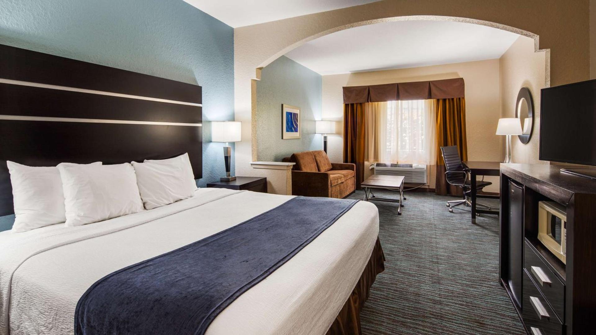 Best Western Plus Northwest Inn & Suites photo 2