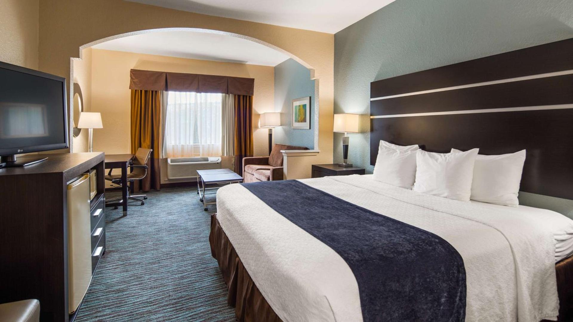 Best Western Plus Northwest Inn & Suites photo 5