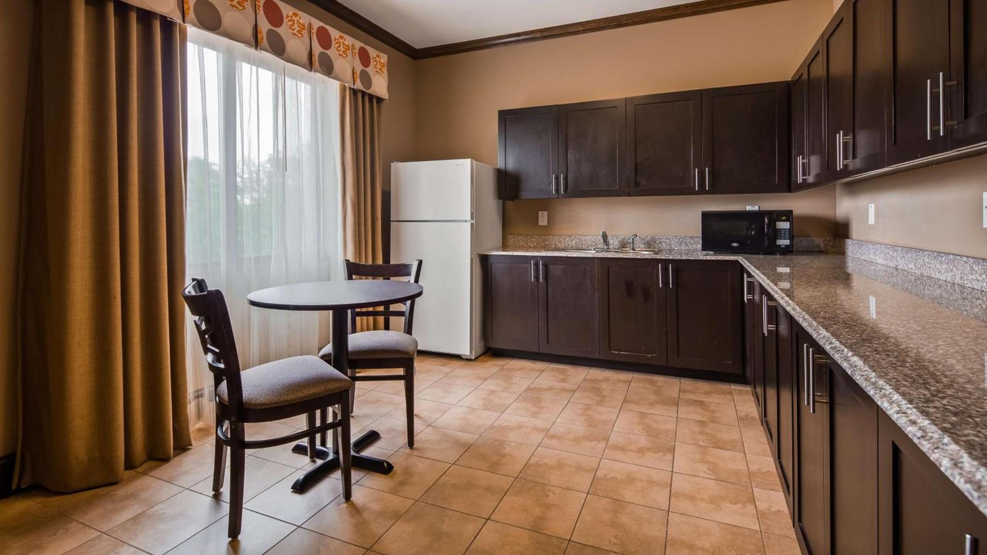 Best Western Plus Texoma Hotel & Suites photo 31