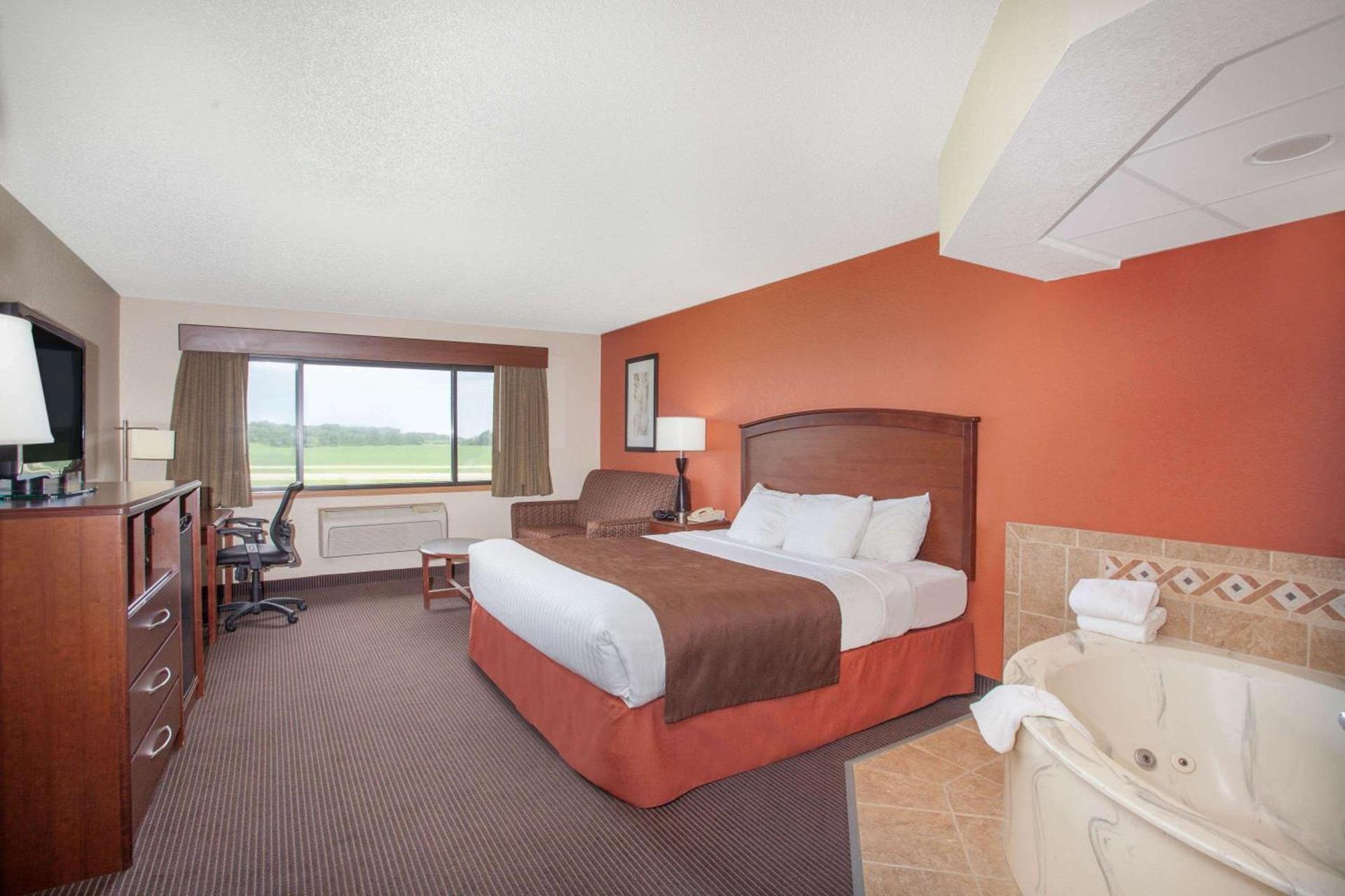 AmericInn by Wyndham Albert Lea photo 7