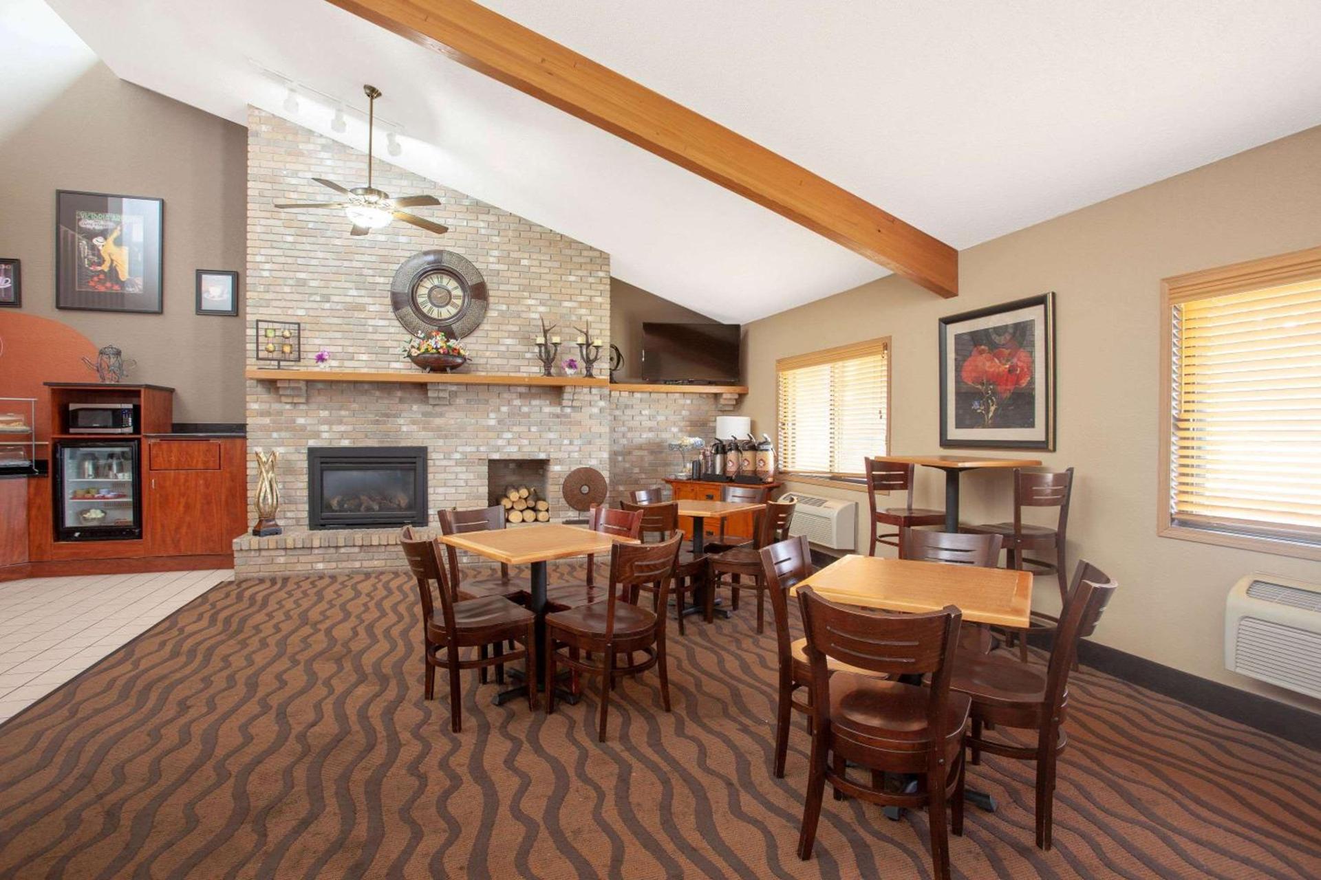 AmericInn by Wyndham Albert Lea photo 14