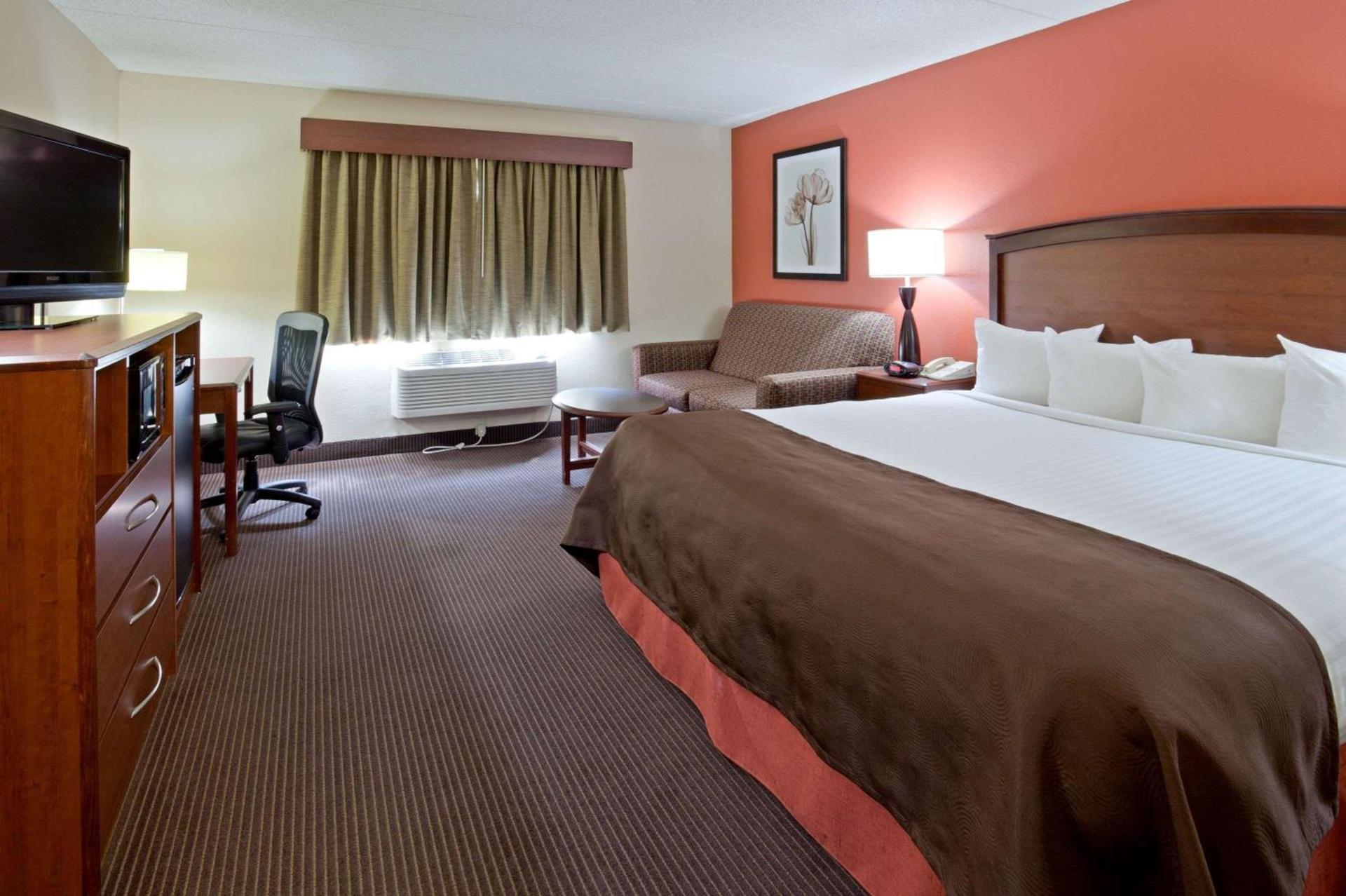 AmericInn by Wyndham Albert Lea photo 5