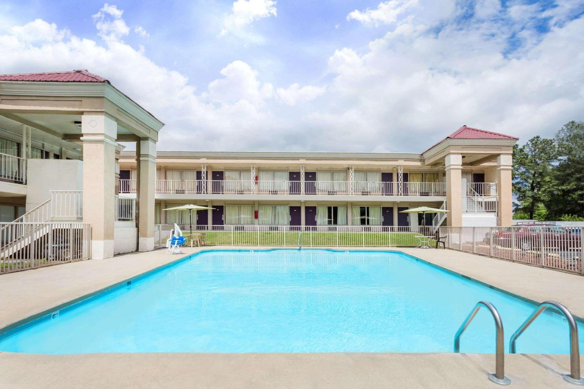 Days Inn by Wyndham Greensboro Airport photo 22