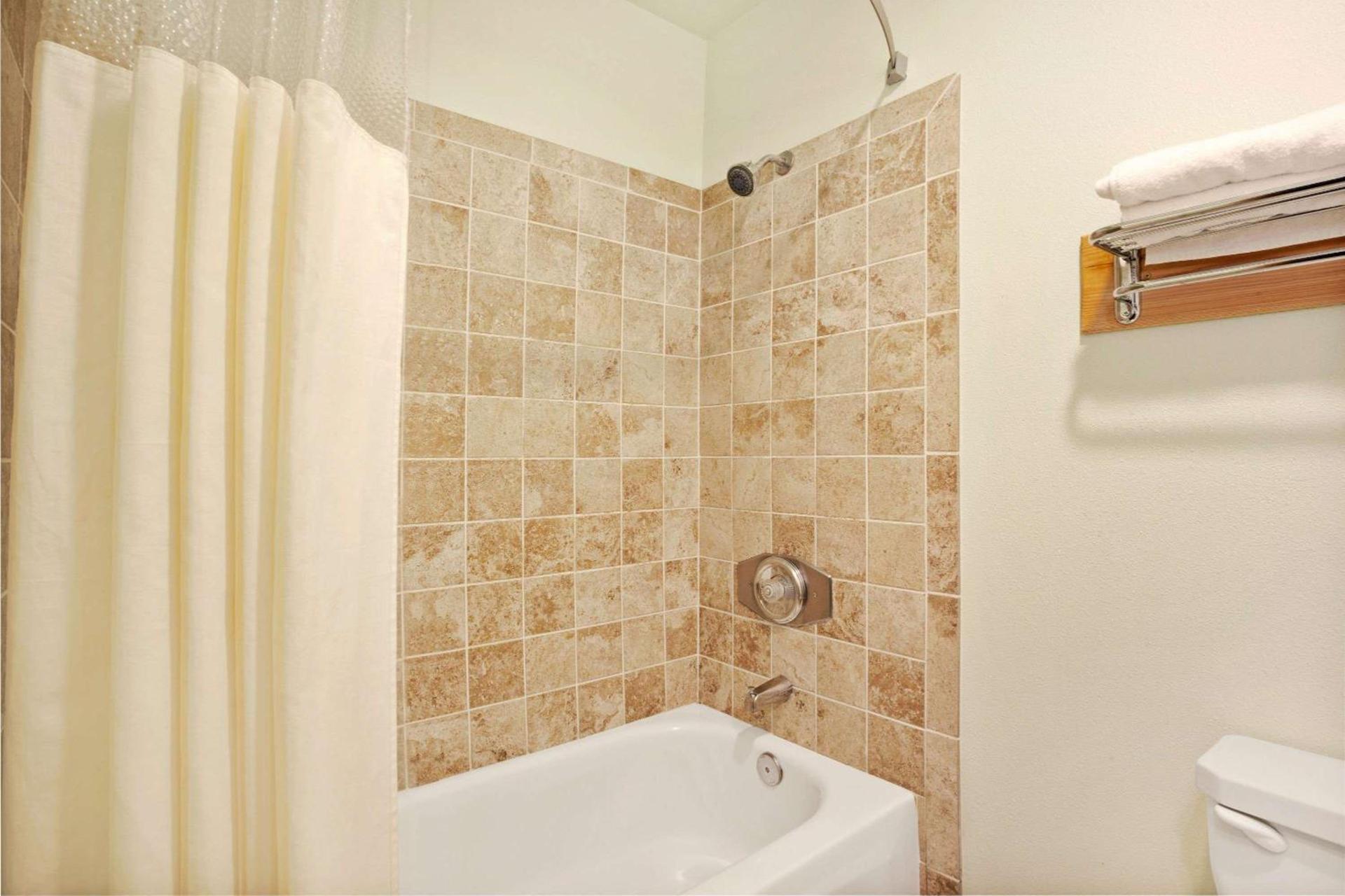 Travelodge by Wyndham Seattle North of Downtown photo 7